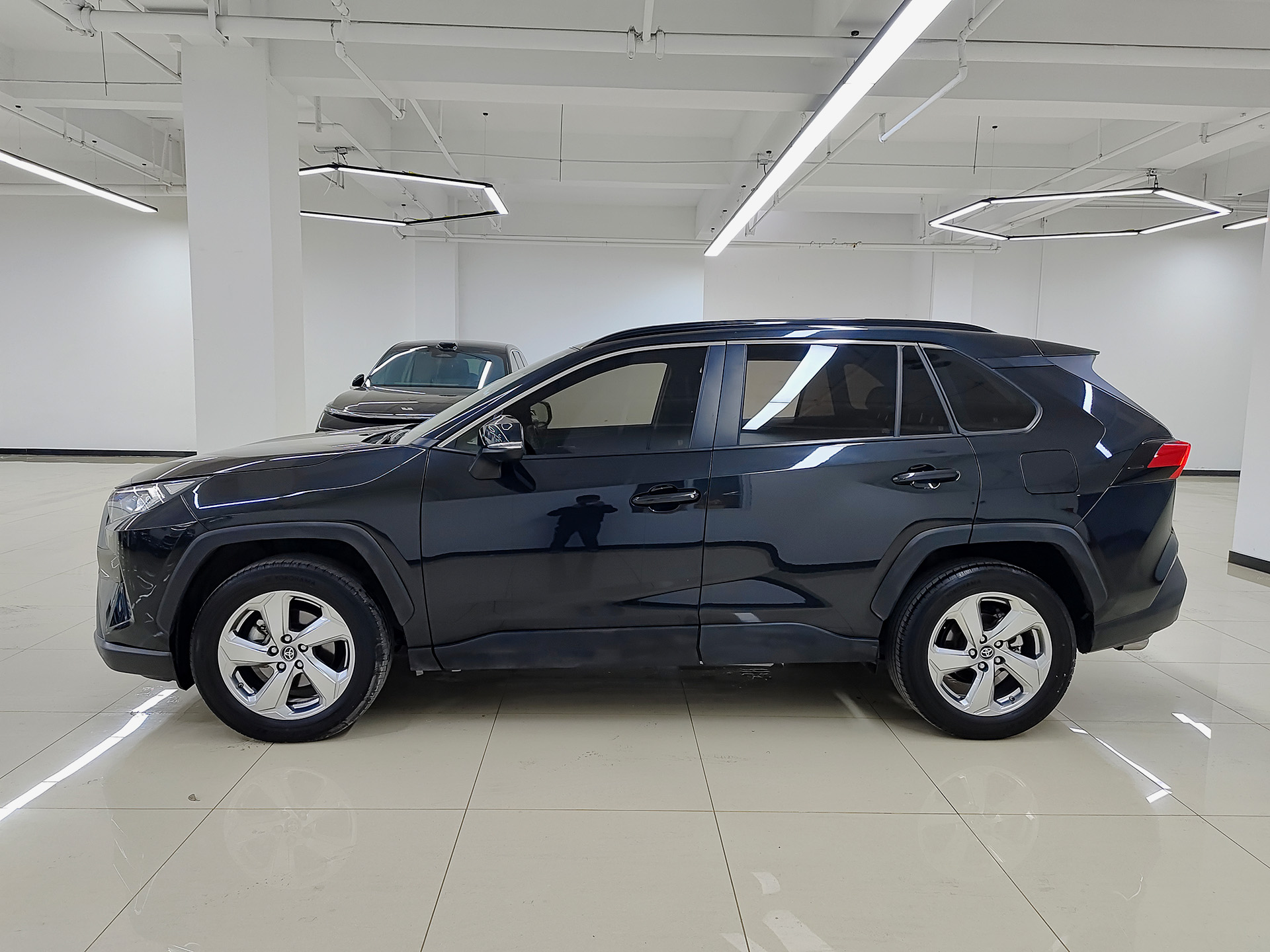 Toyota RAV4 2020 immagine di auto #3