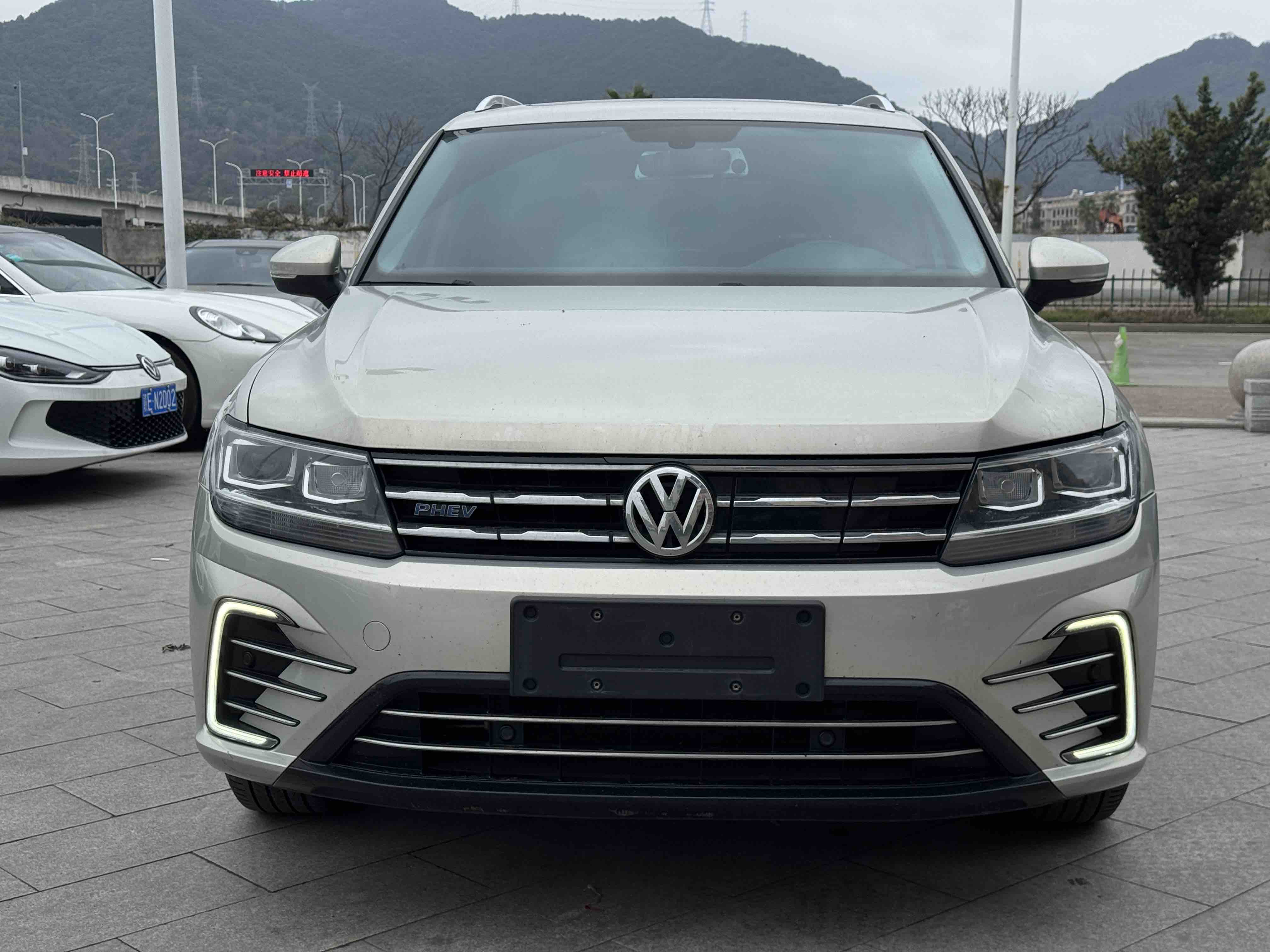 Volkswagen Tiguan L New Energy 2020 изображение автомобиля #3