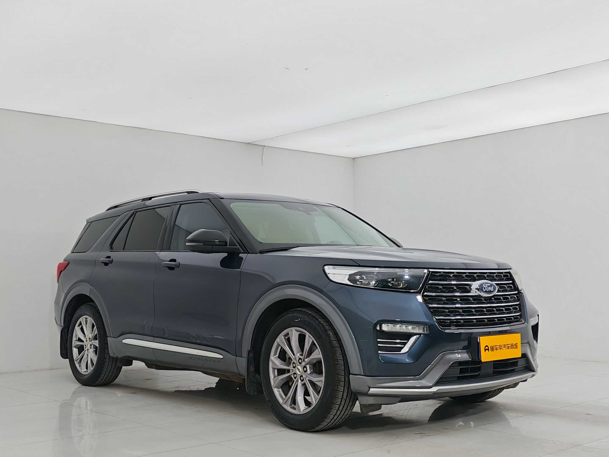 Ford Explorer 2022 car image #3
