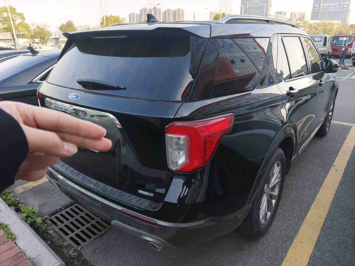 Ford Explorer 2021 car image #3