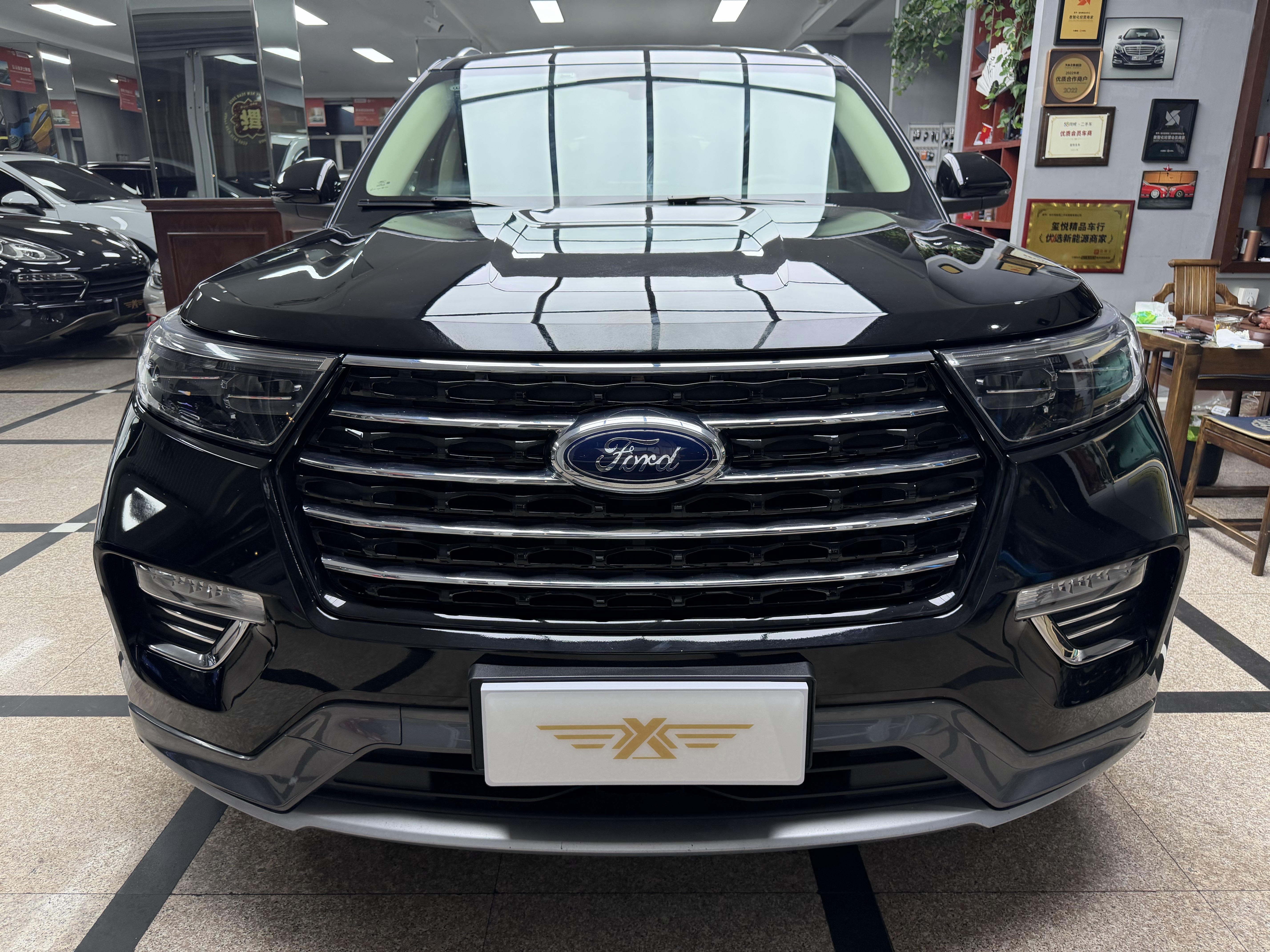 Ford Explorer 2022 car image #3