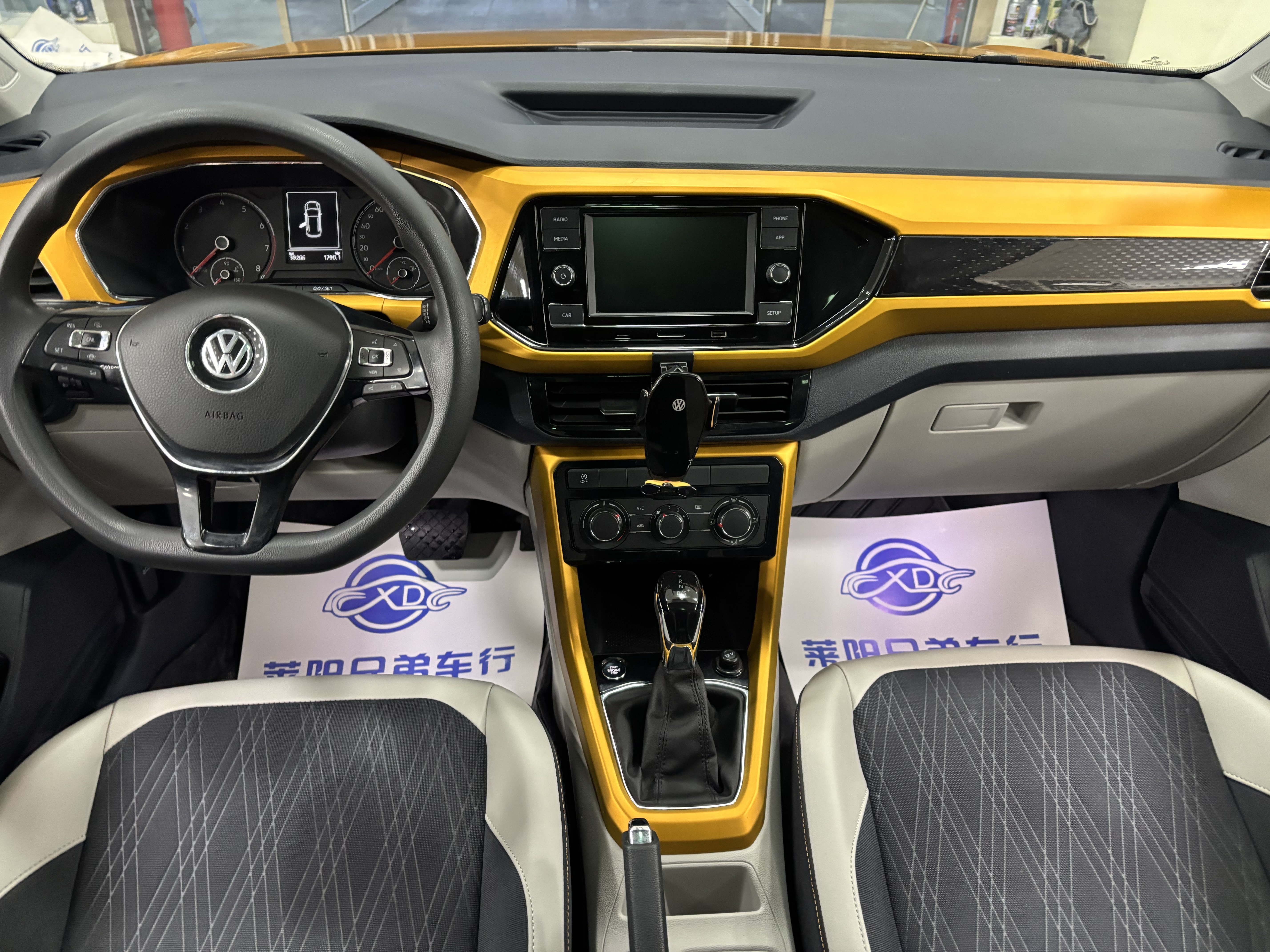 Volkswagen T-Cross 2021 #3 Volkswagen T-Cross 2021 car image #3