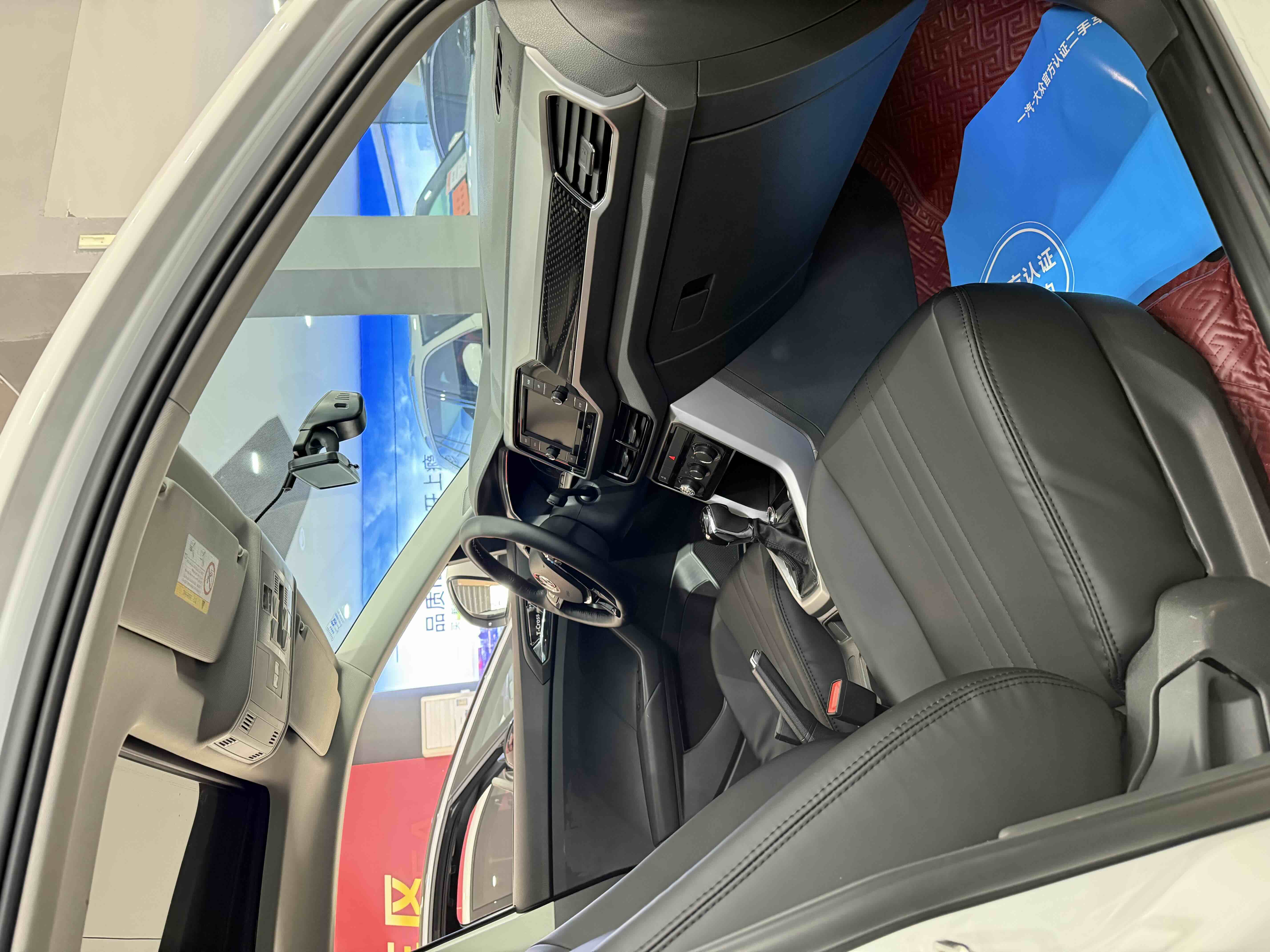Volkswagen T-Cross 2021 car image #3