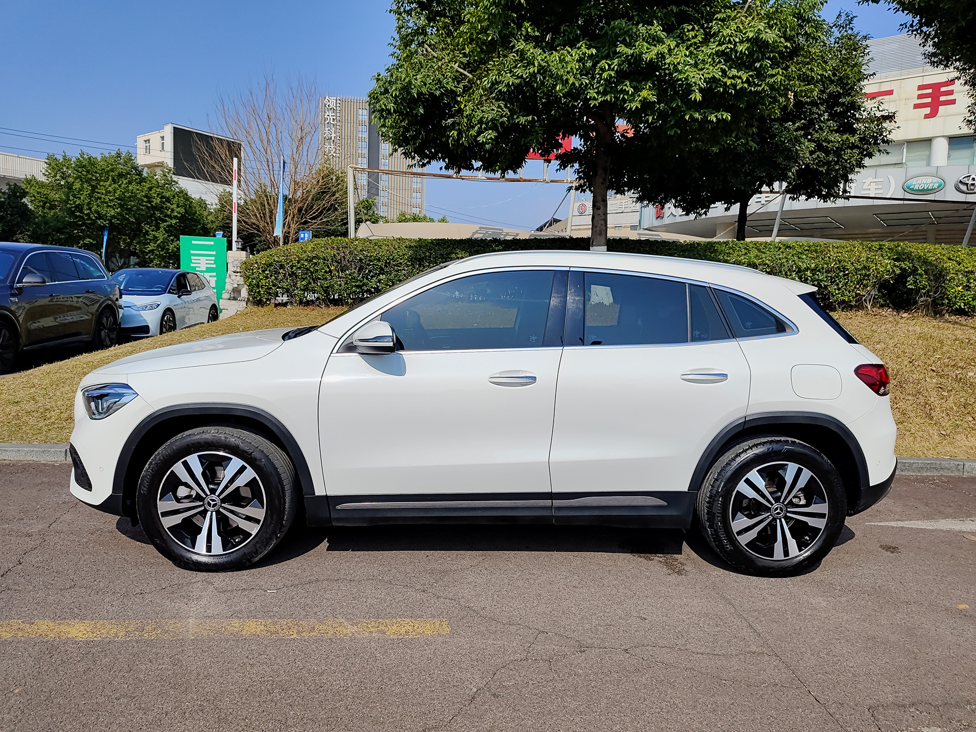 Mercedes-Benz 2021 car image #3