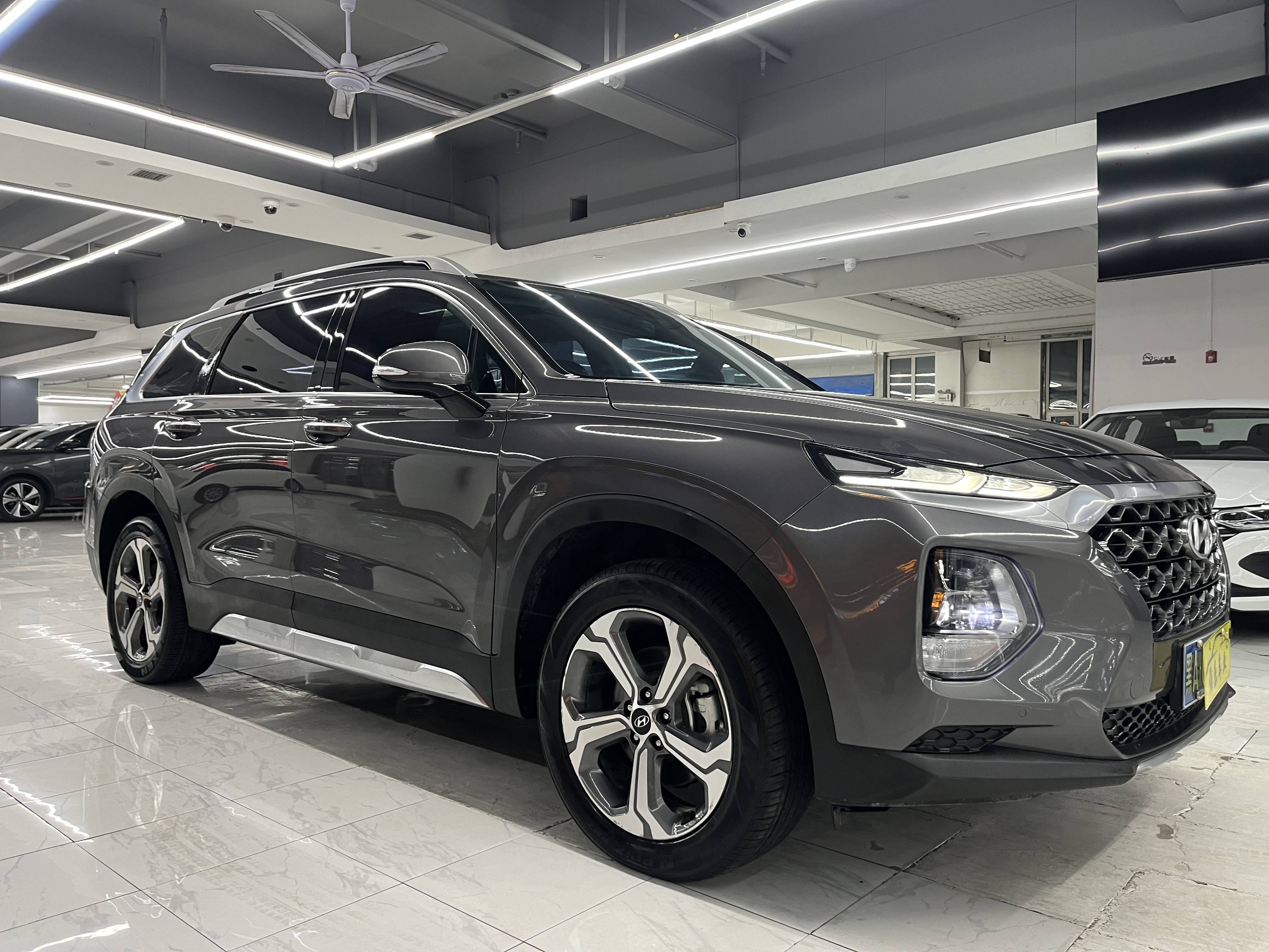 Hyundai Santa Fe 2021 car image #3