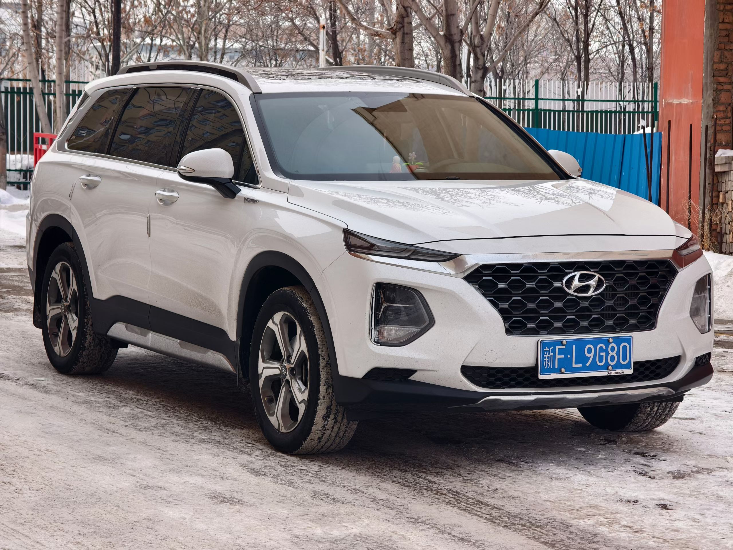 Hyundai Santa Fe 2021 car image #3