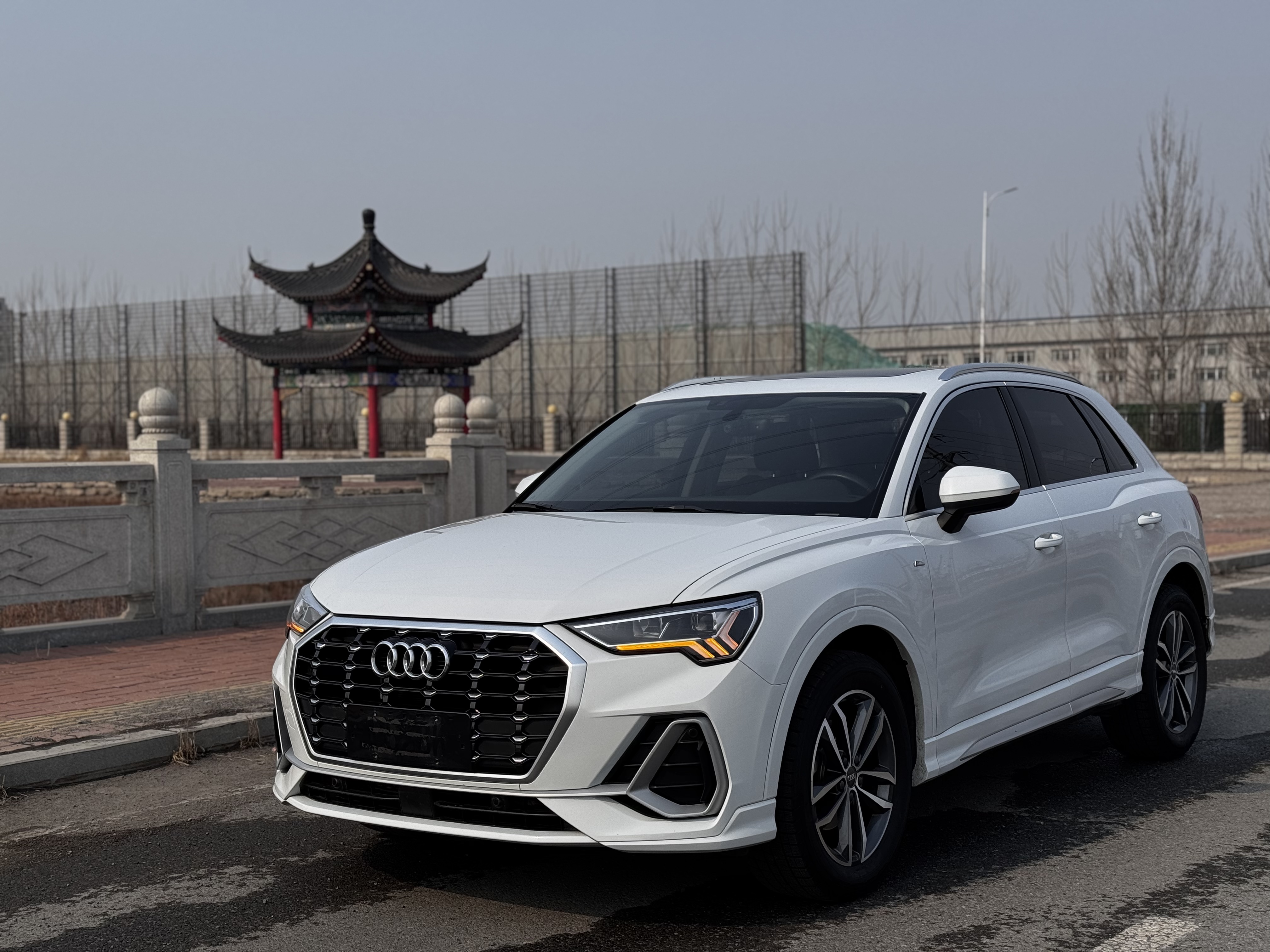 Audi Q3 2021 car image #3