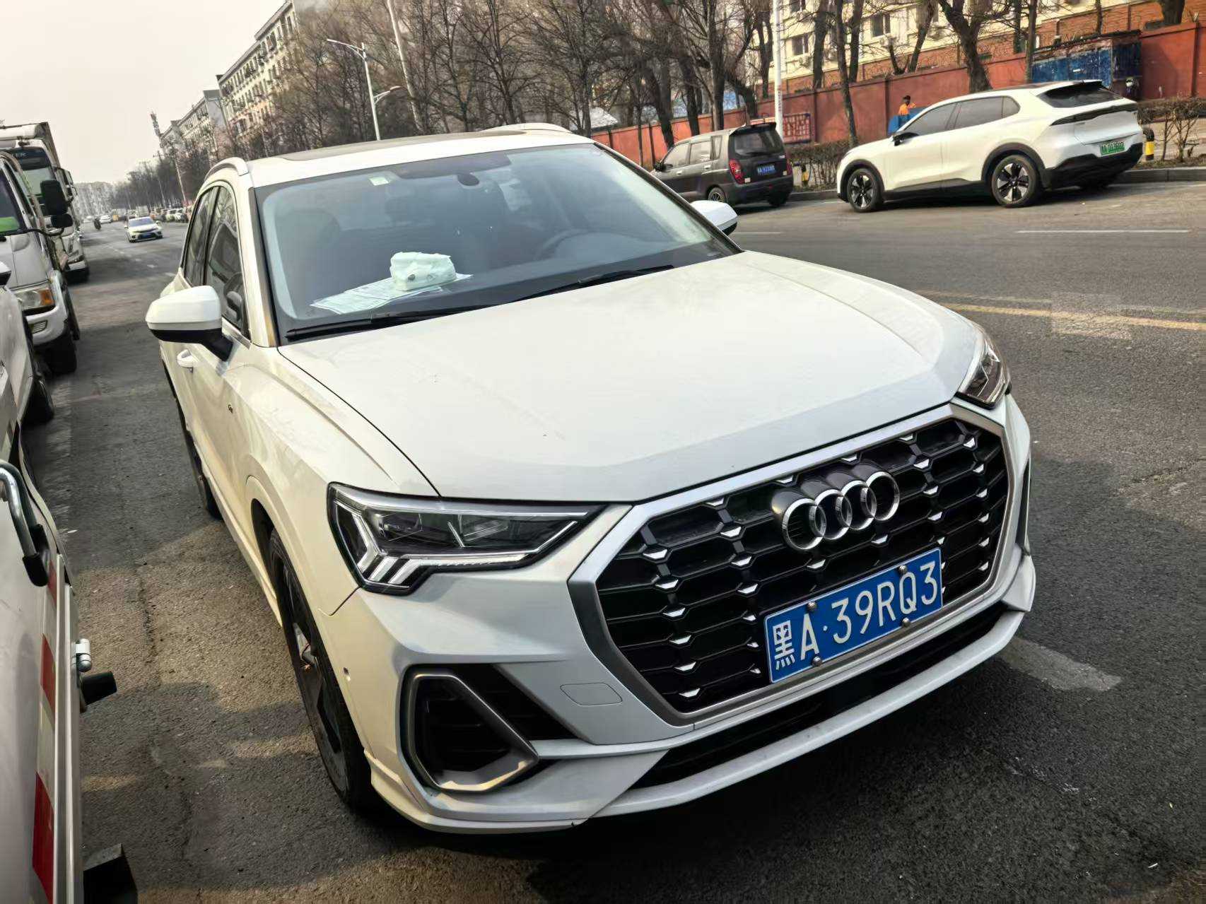 Audi Q3 2022 car image #3