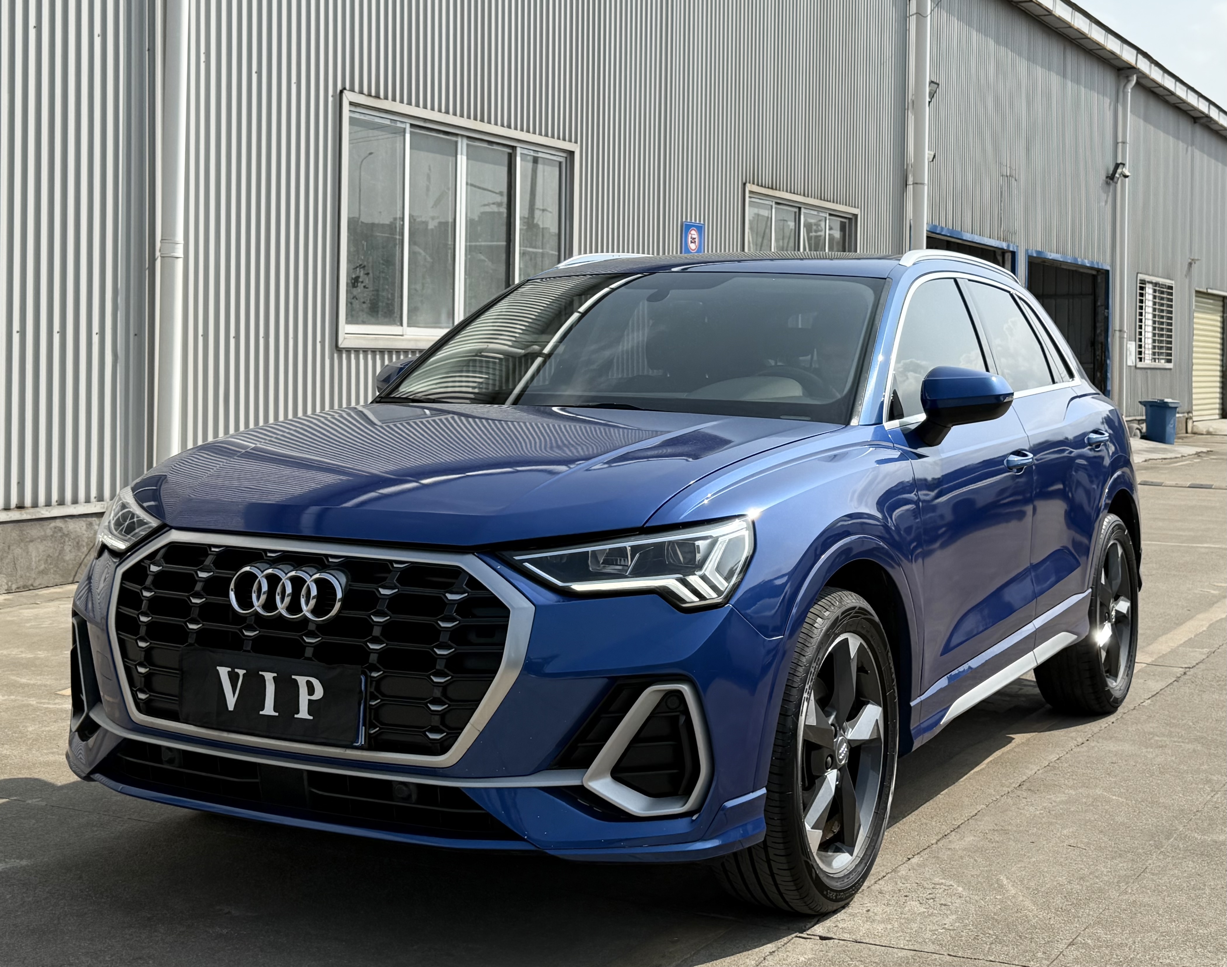 Audi Q3 2020 car image #3