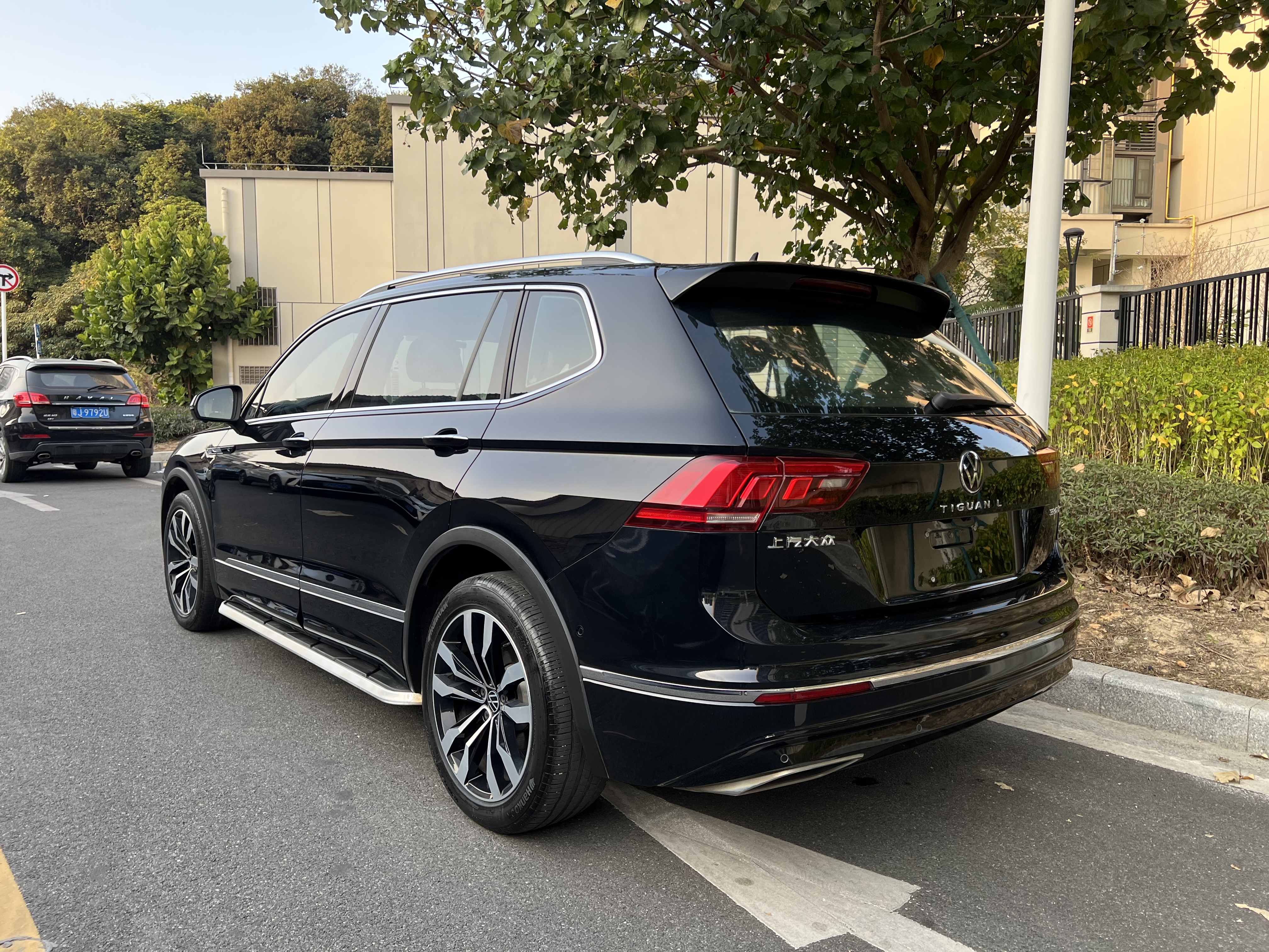 Volkswagen Tiguan L 2021 car image #3