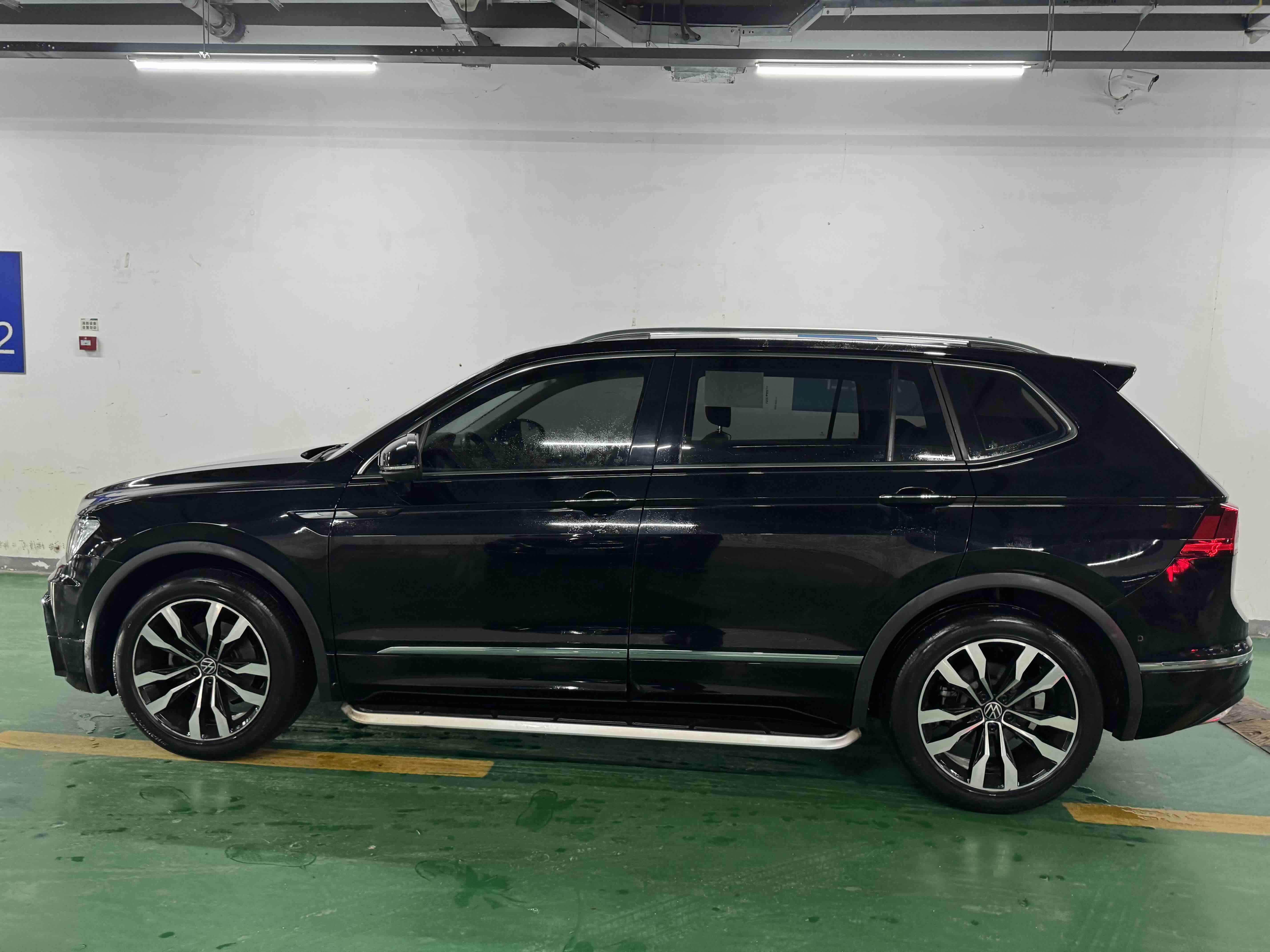 Volkswagen Tiguan L 2021 car image #3