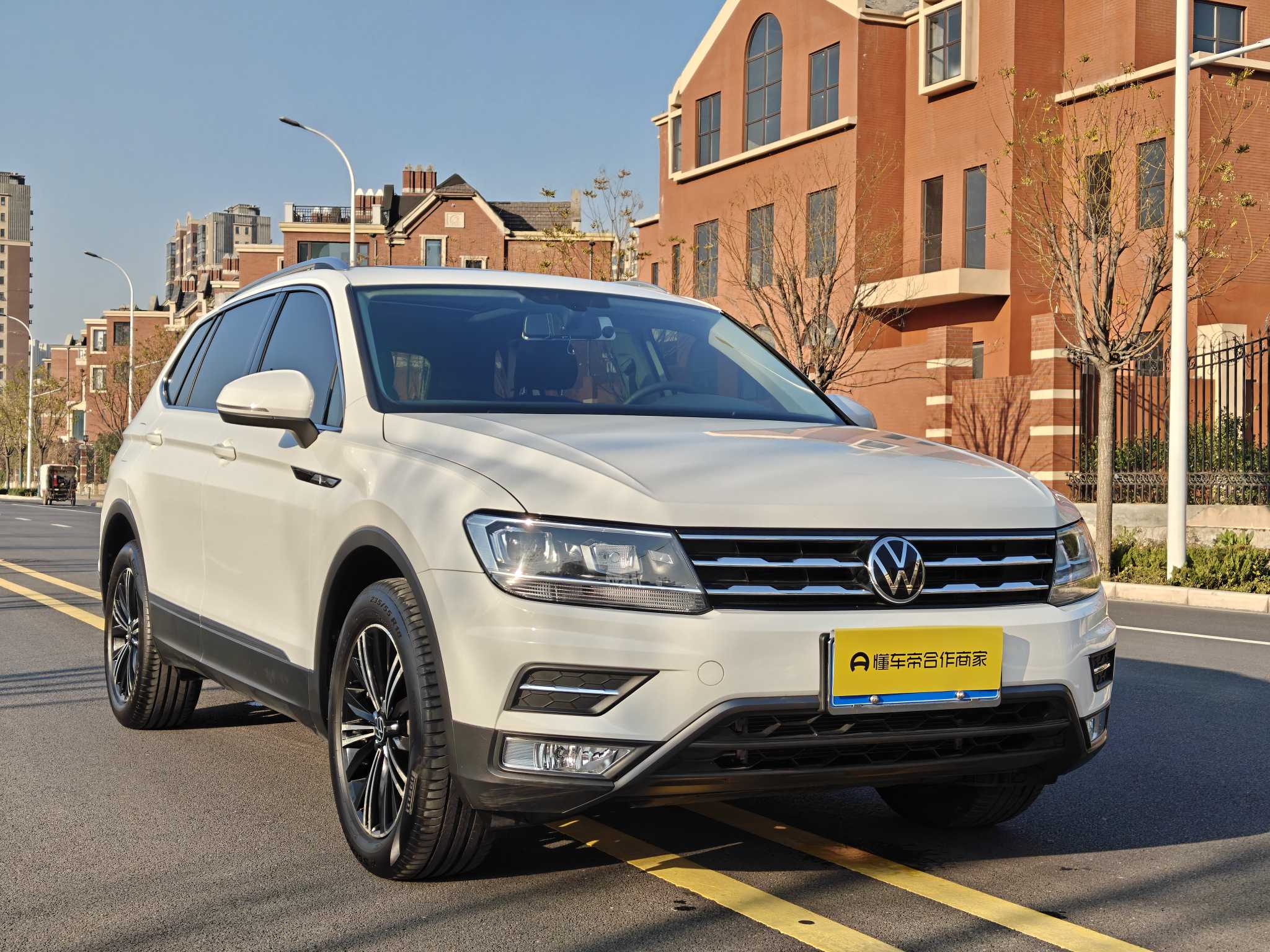 Volkswagen Tiguan L 2021 car image #3