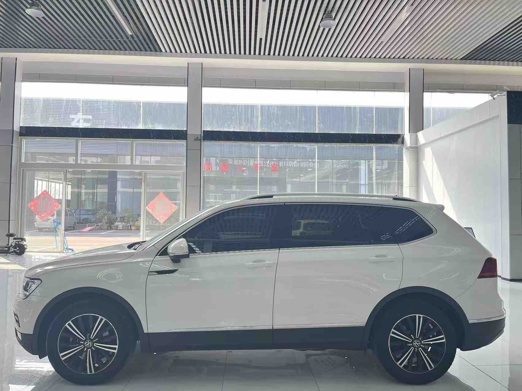 Volkswagen Tiguan L 2021 #3 Volkswagen Tiguan L 2021 car image #3