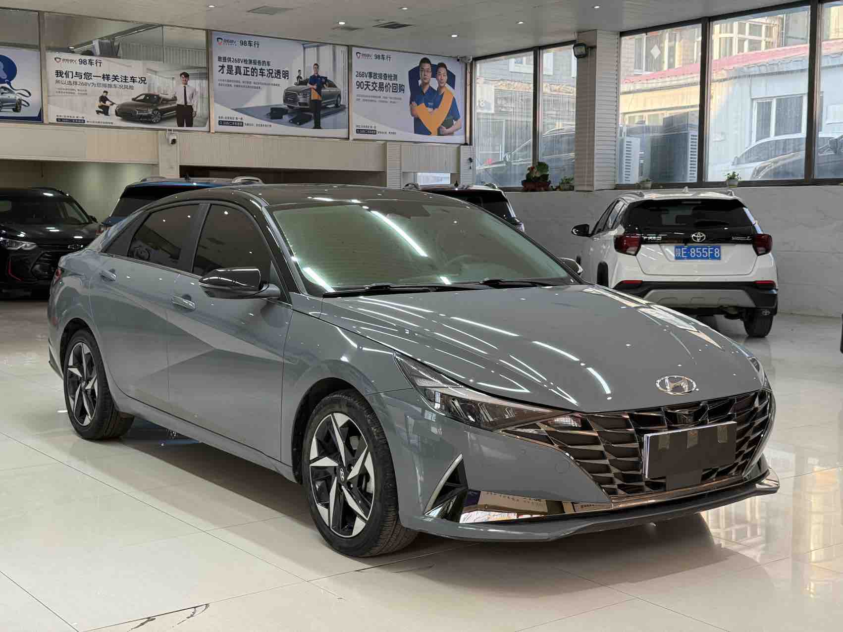 Hyundai Elantra 2021 immagine di auto #3