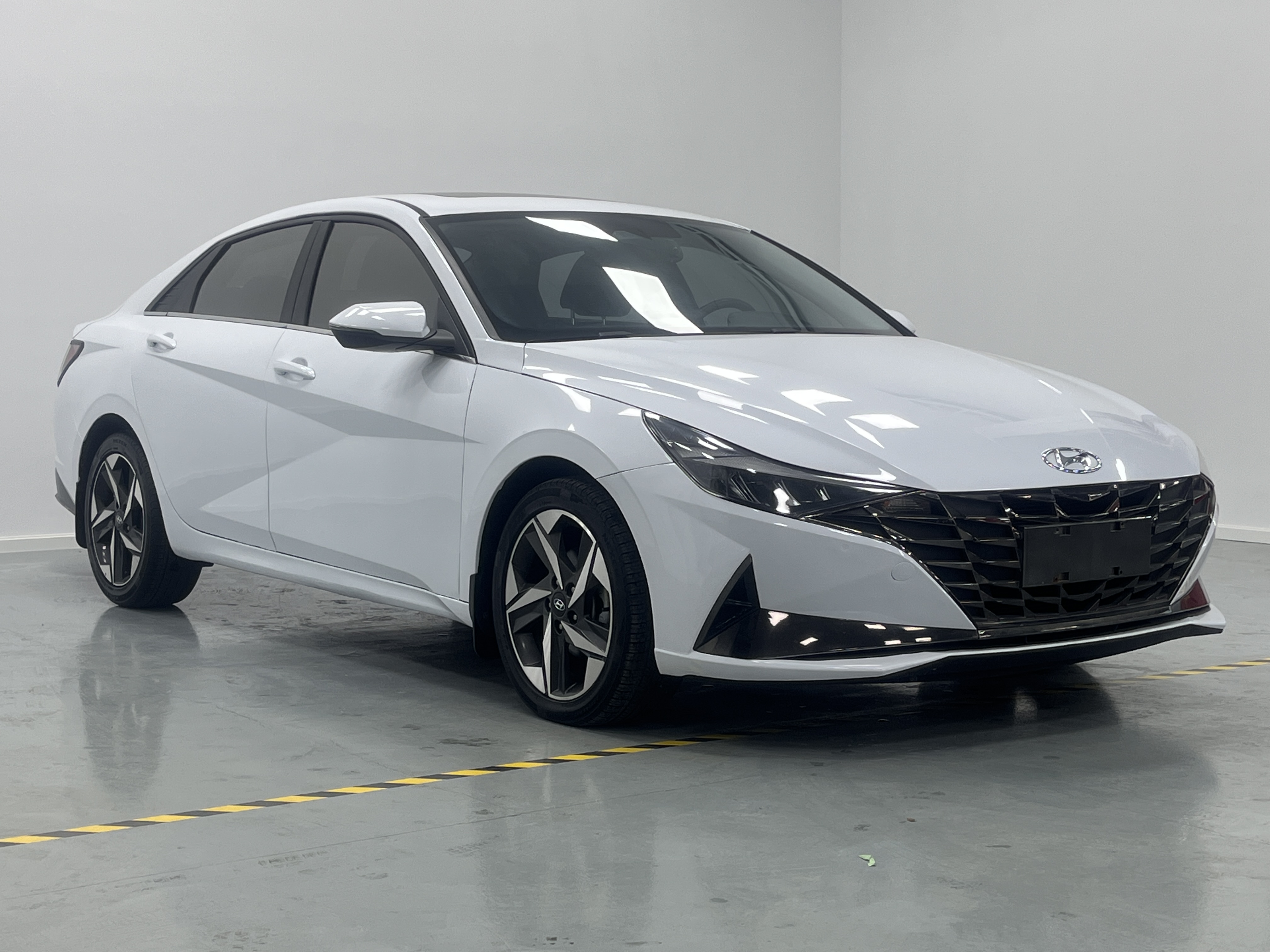 Hyundai Elantra 2021 immagine di auto #3