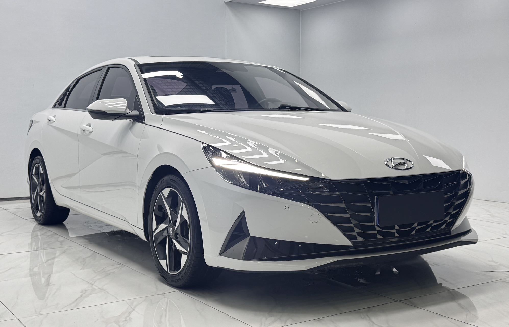 Hyundai Elantra 2021 immagine di auto #3