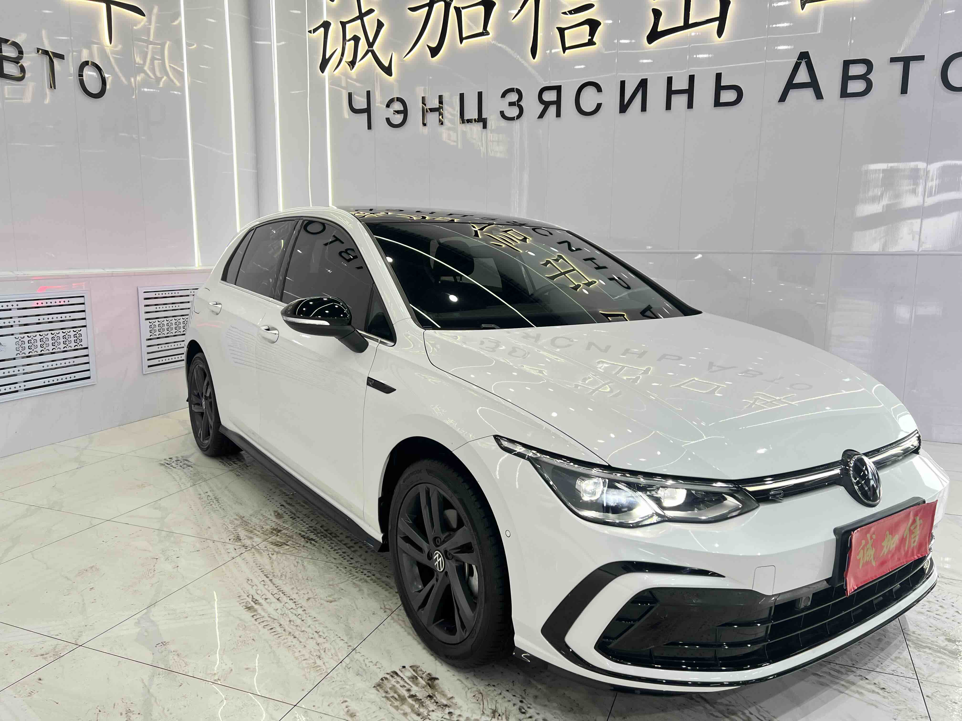 Volkswagen Golf 2022 car image #3