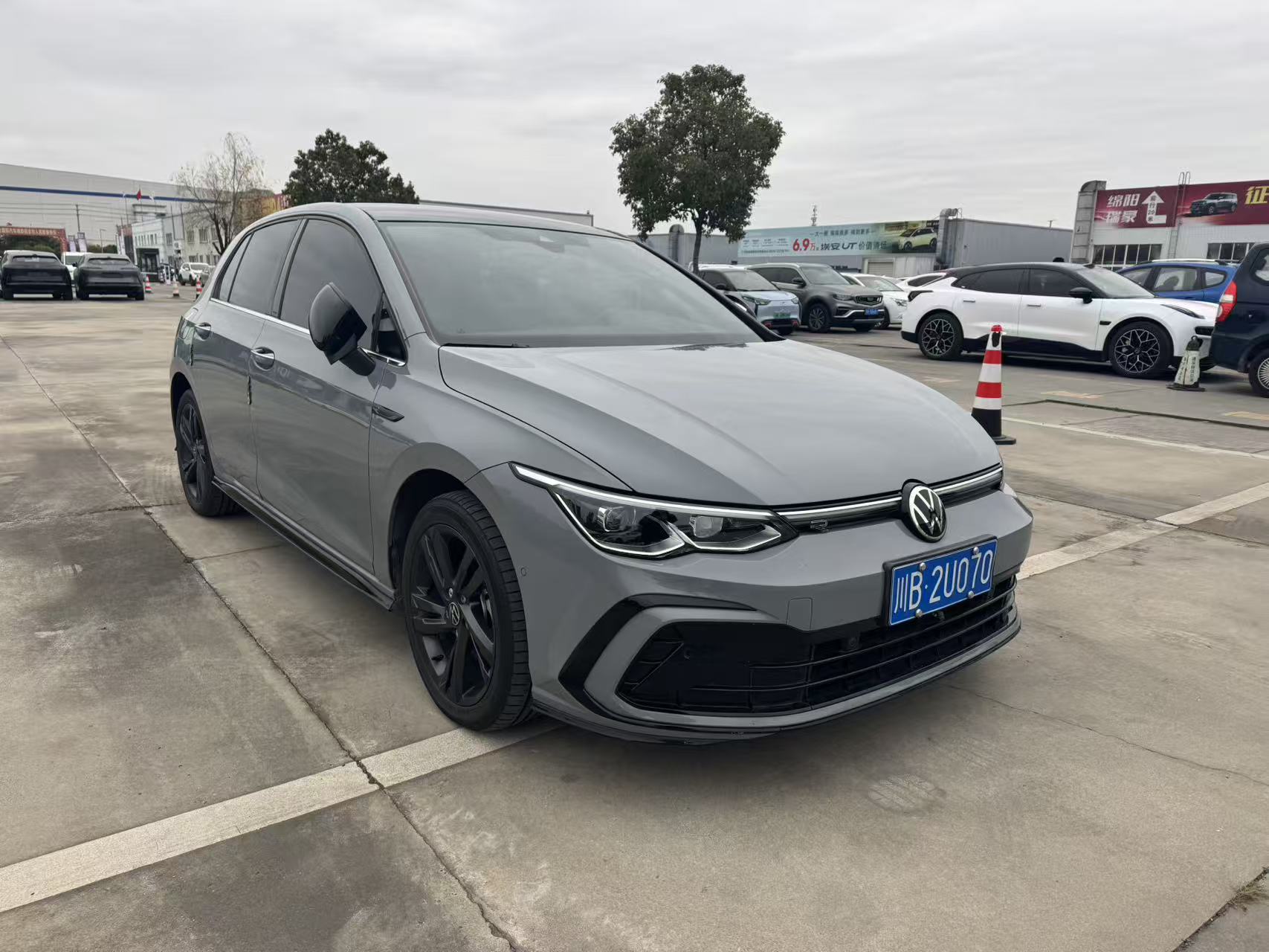 Volkswagen Golf 2022 car image #3