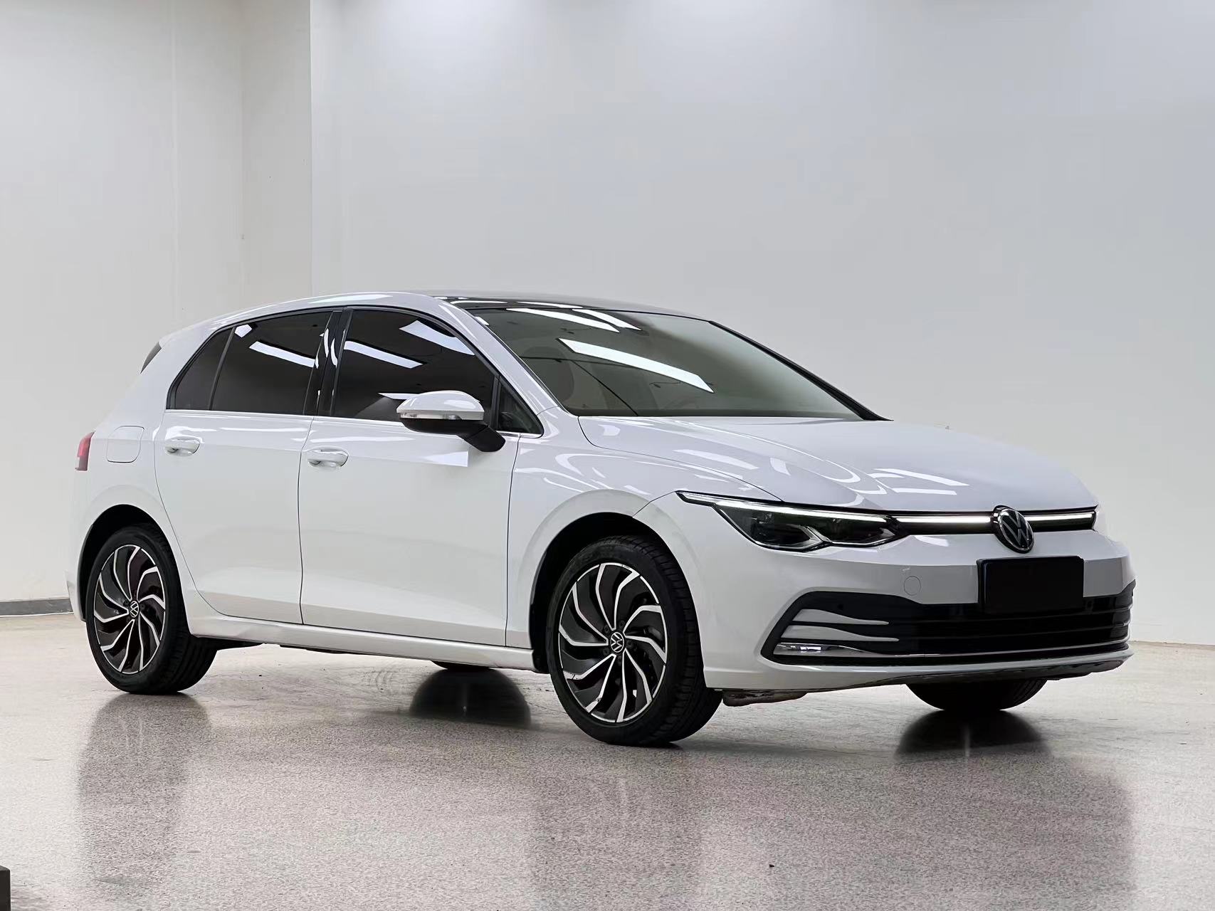 Volkswagen Golf 2022 car image #3