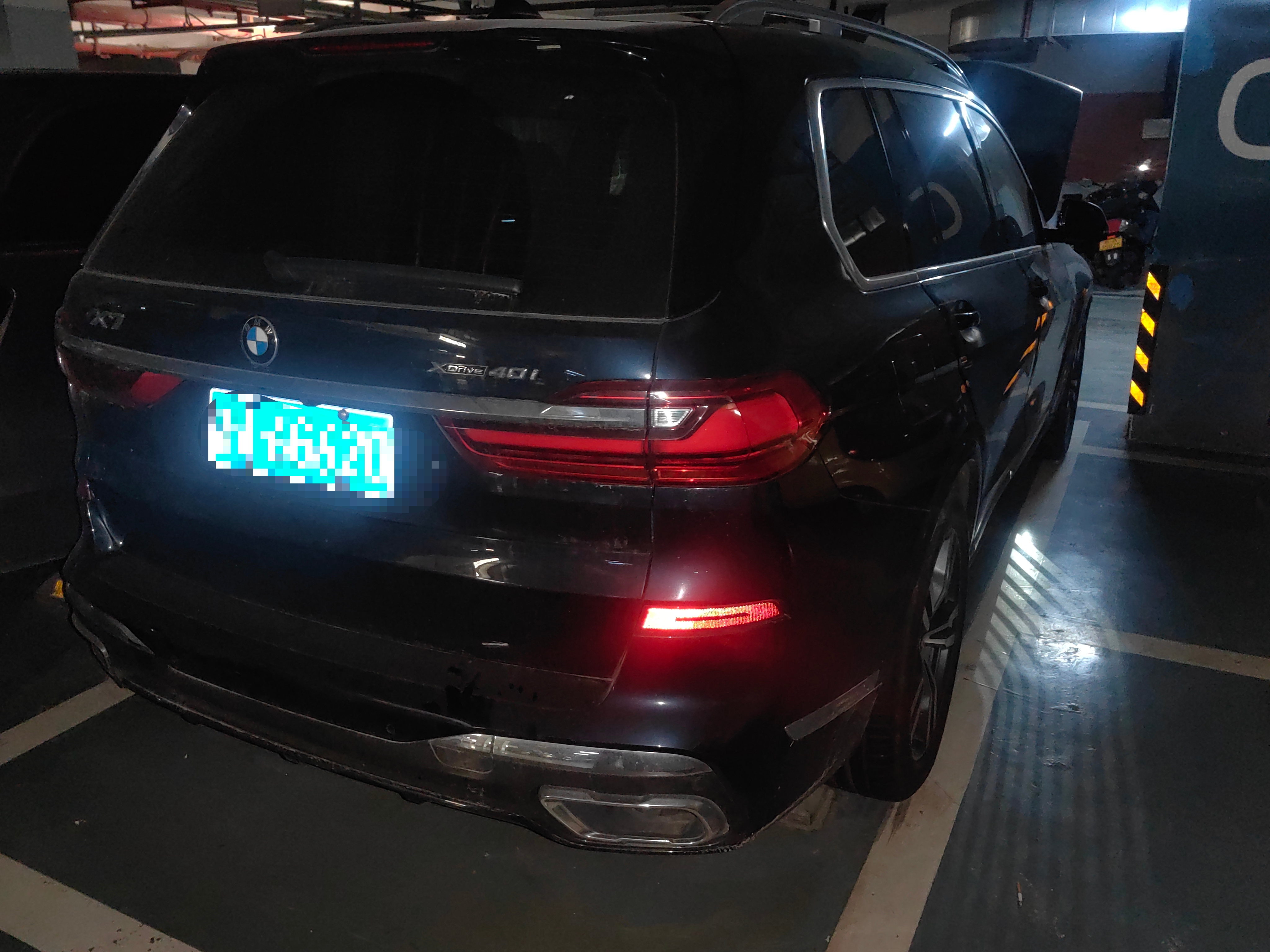 BMW X7 M60i 2021 #3 BMW X7 M60i 2021 car image #3
