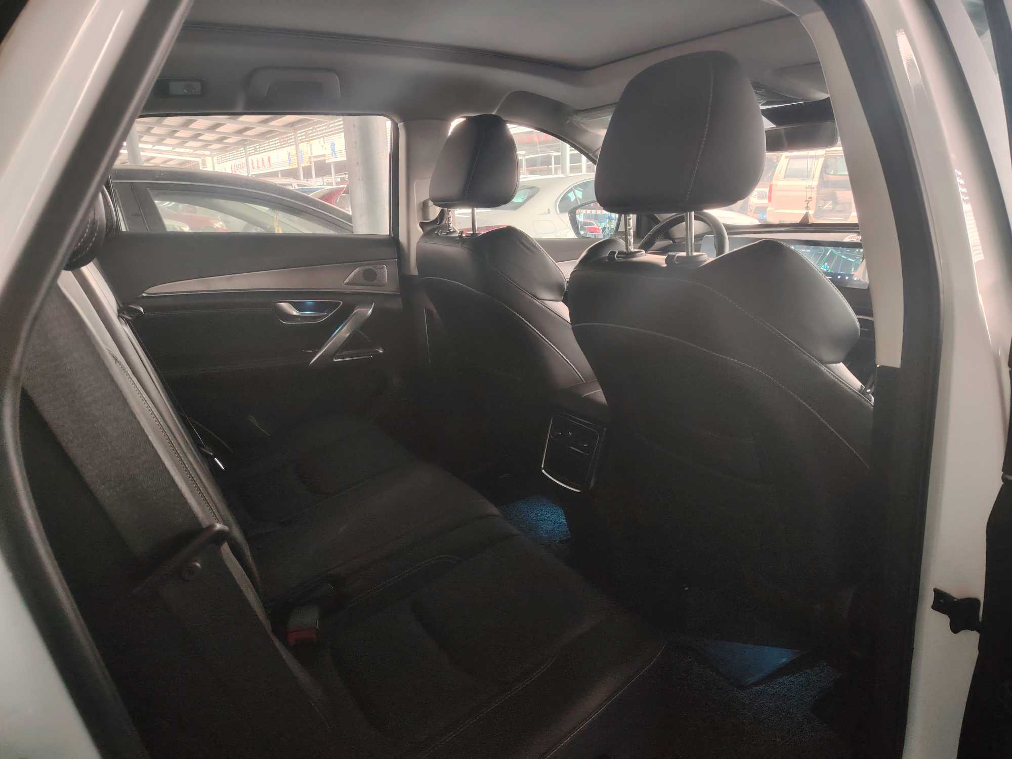 X70 PLUS 2021 car image #3