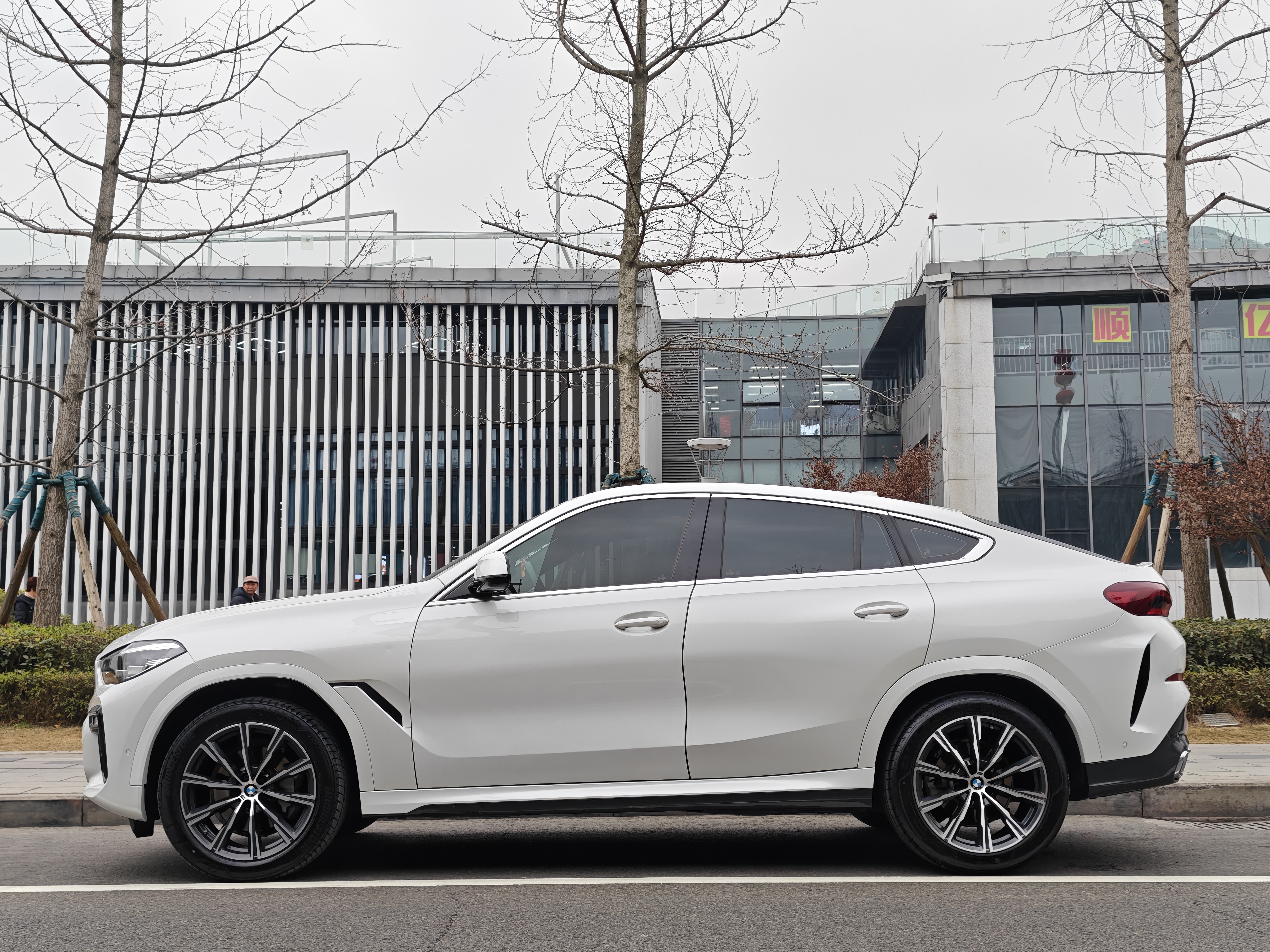 BMW X6 2021 car image #3