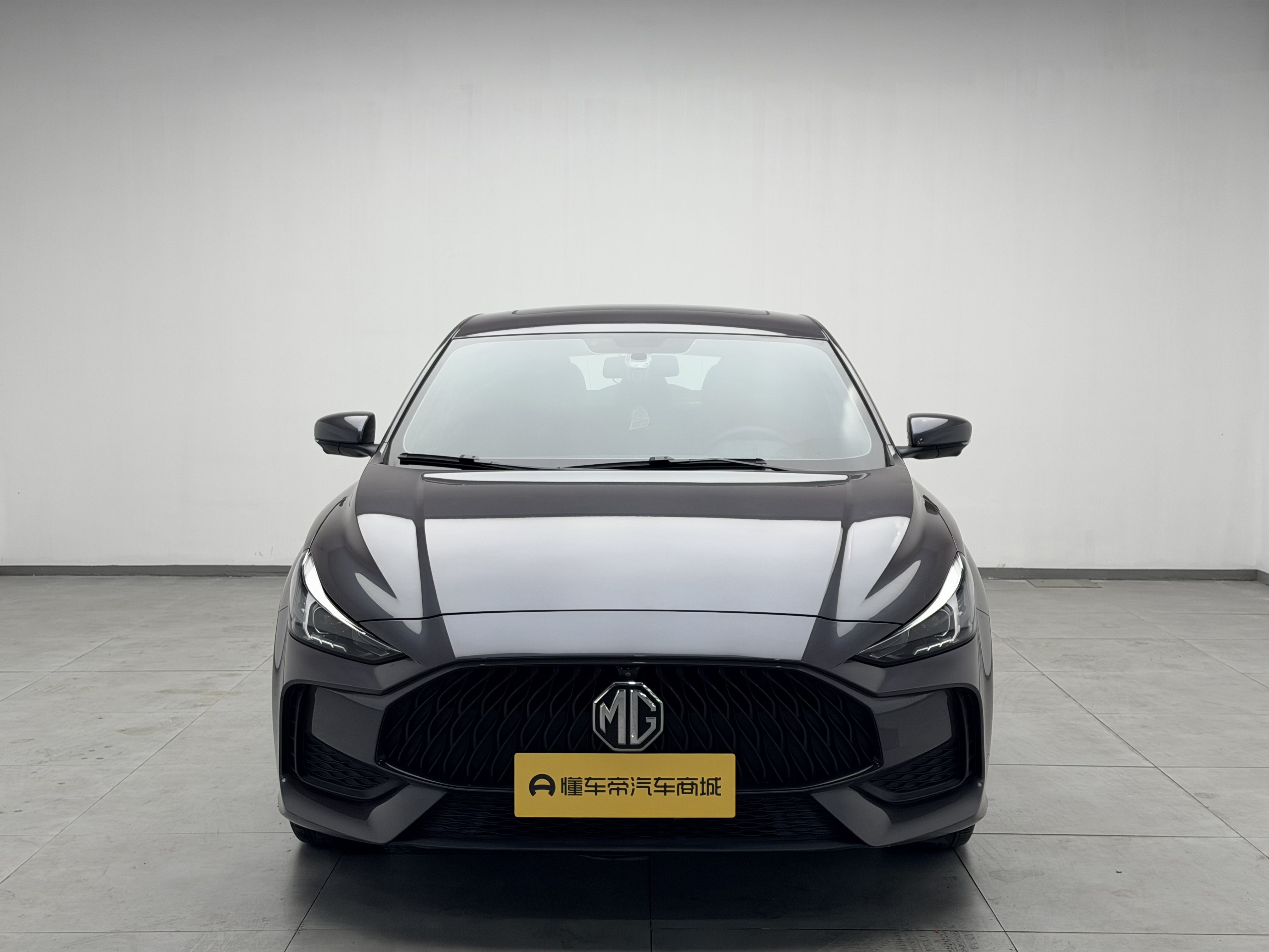 5 2022 immagine di auto #3