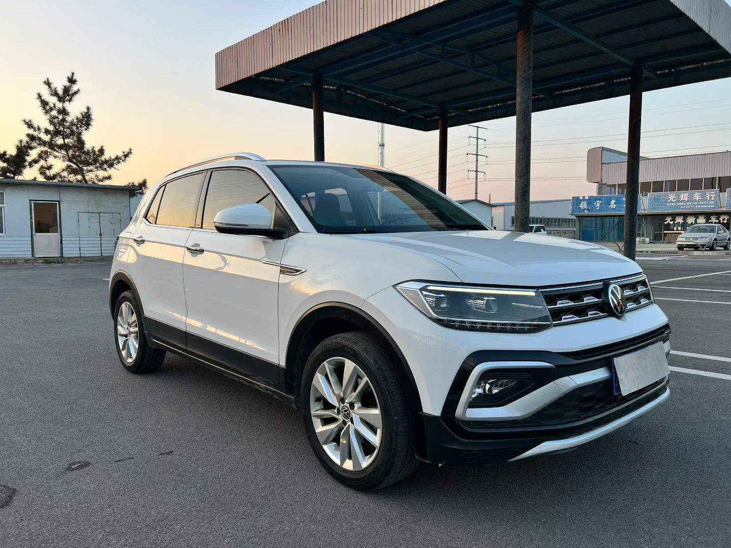 Volkswagen T-Cross 2021 car image #3