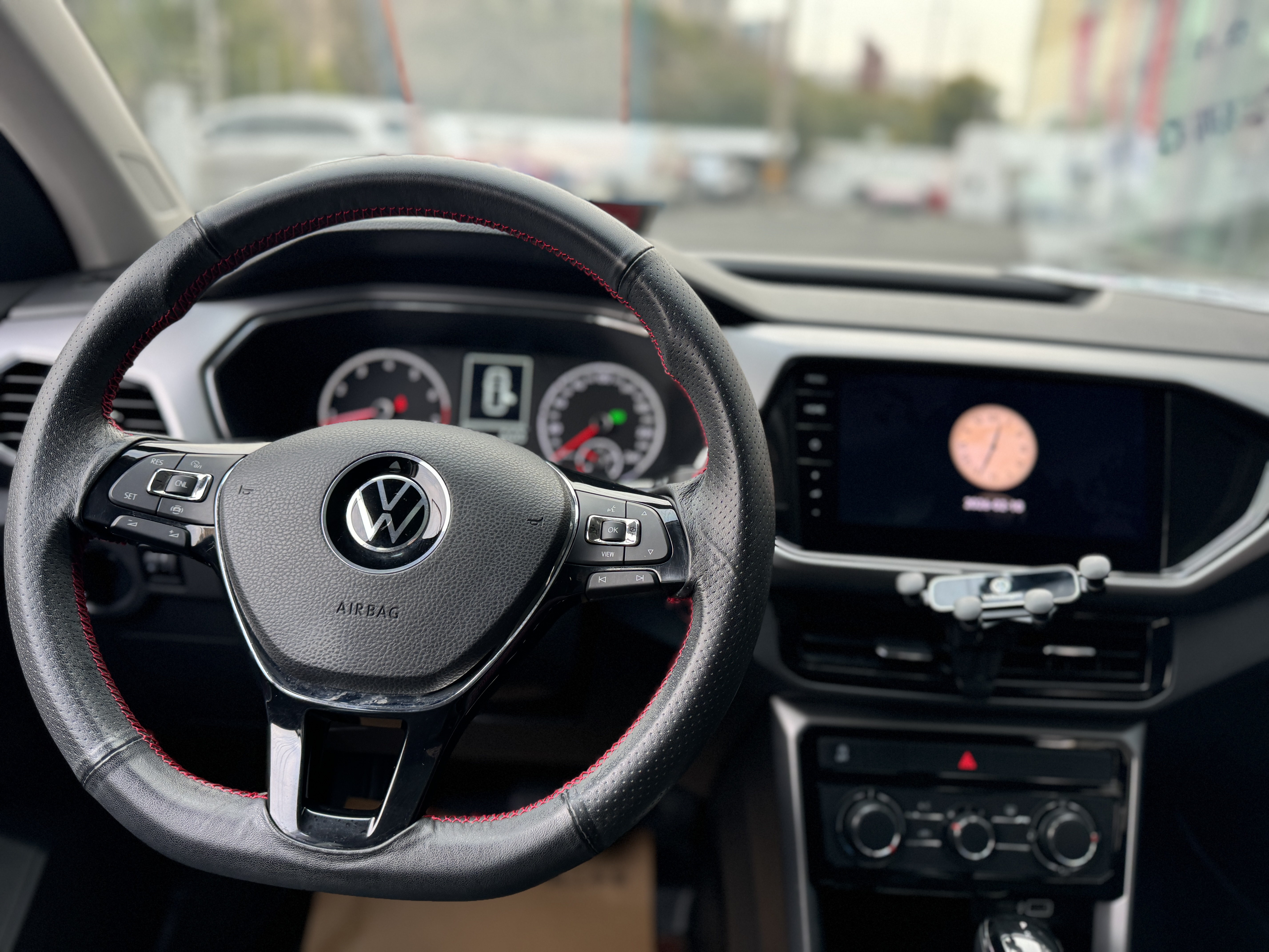 Volkswagen T-Cross 2020 car image #3