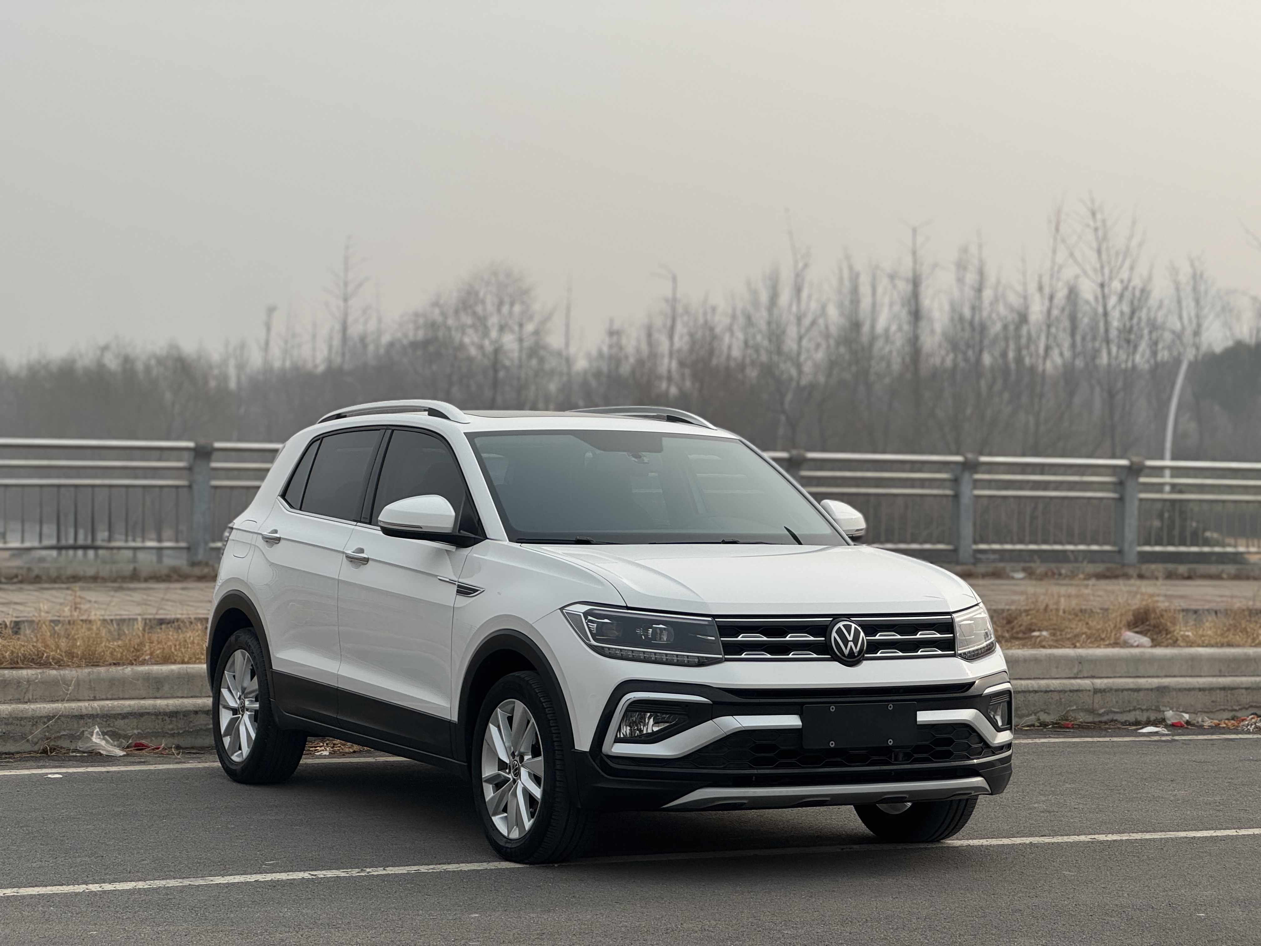 Volkswagen T-Cross 2021 car image #3