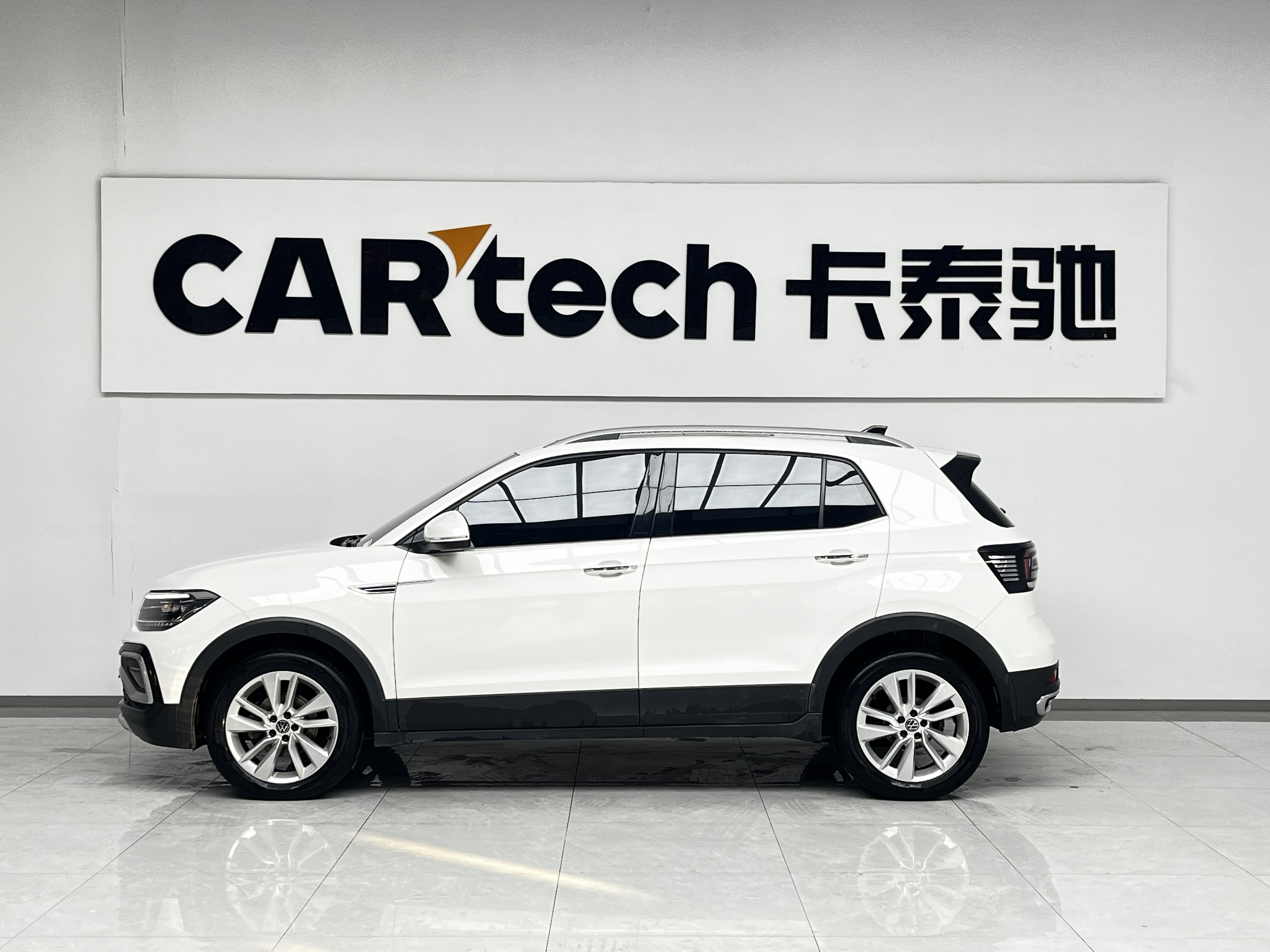 Volkswagen T-Cross 2021 car image #3