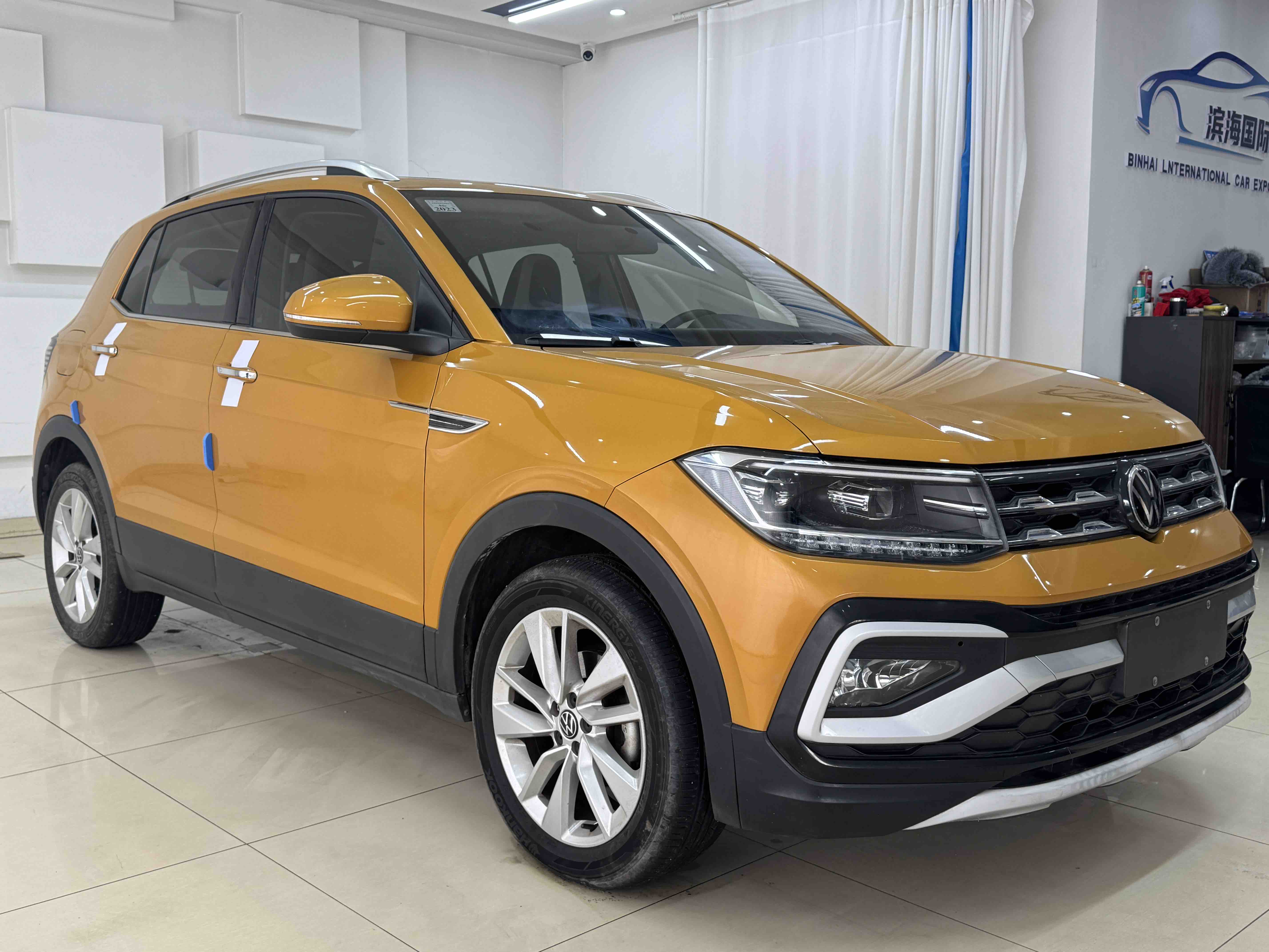 Volkswagen T-Cross 2021 car image #3