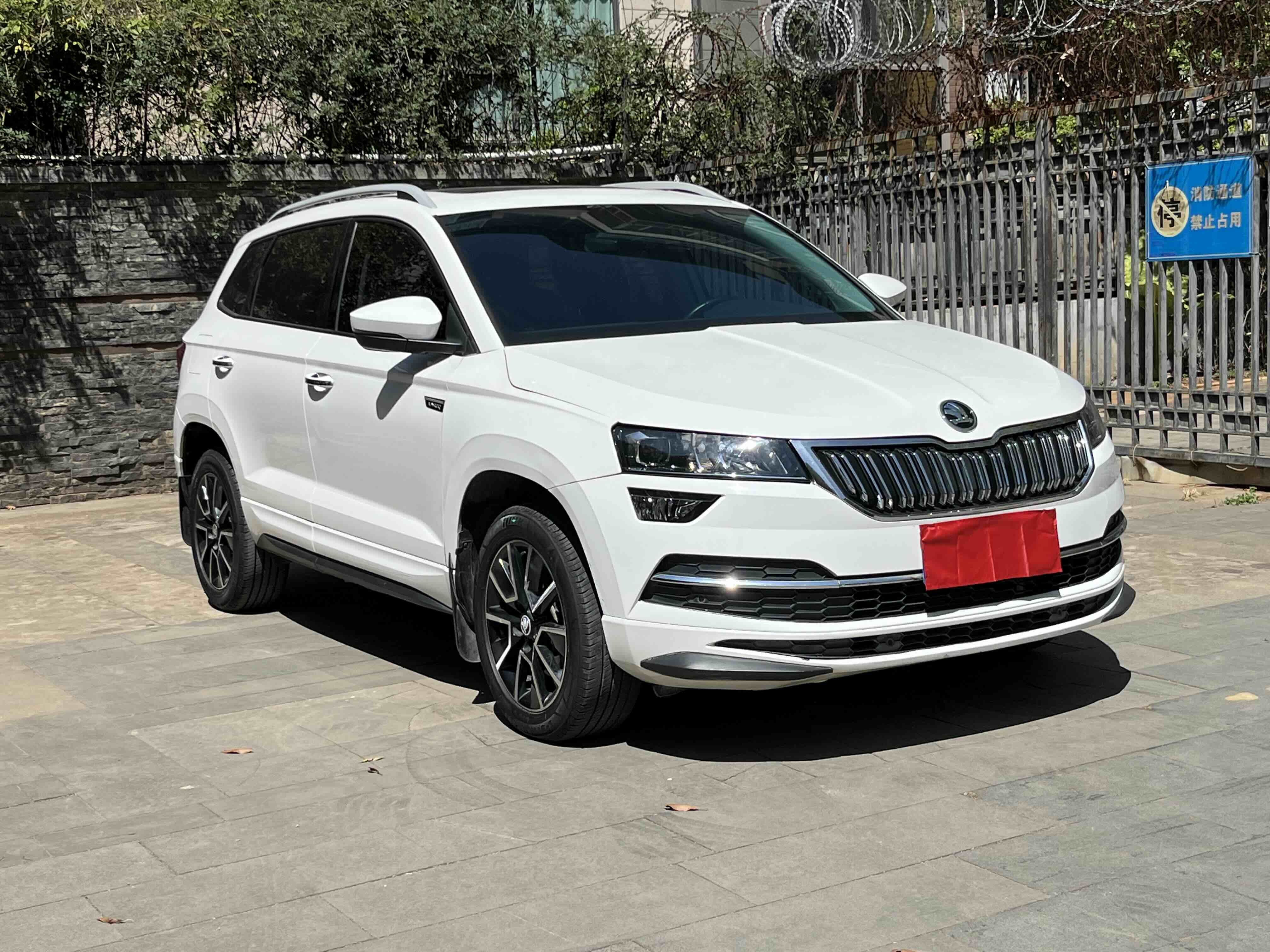 Skoda Karoq 2022 изображение автомобиля #3