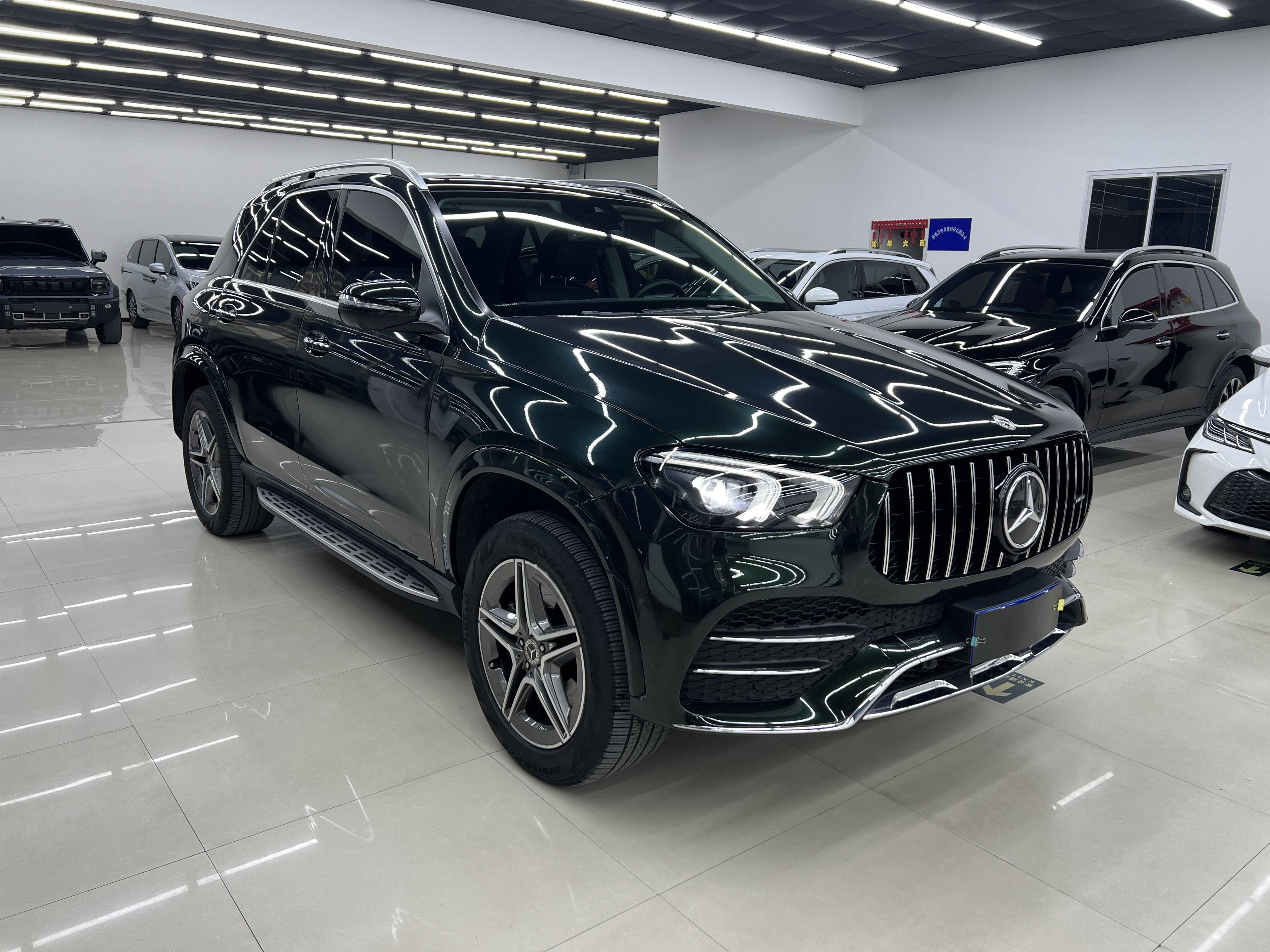 Mercedes-Benz GLE Class 2021 car image #3