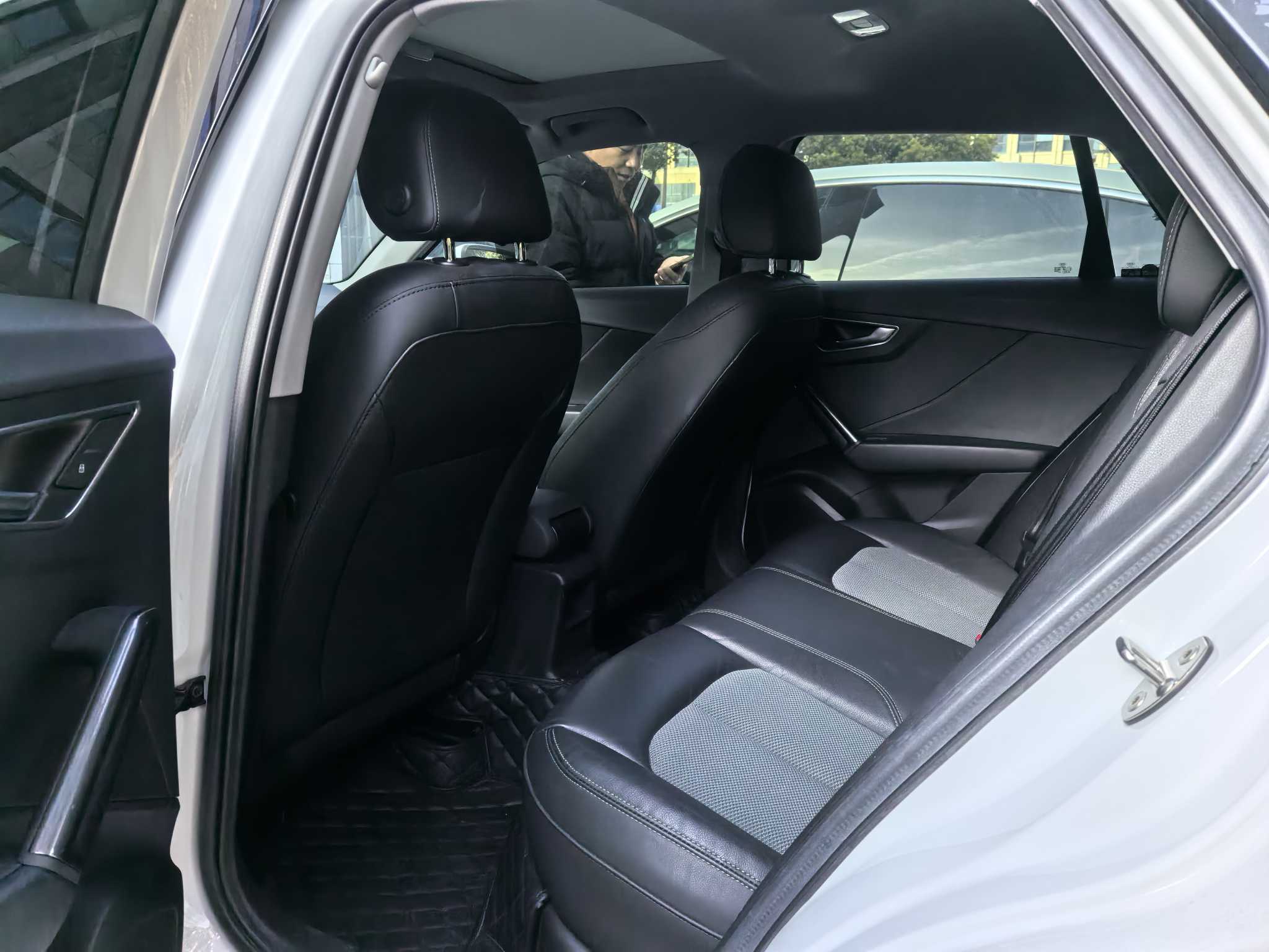 Audi Q2L 2021 car image #3