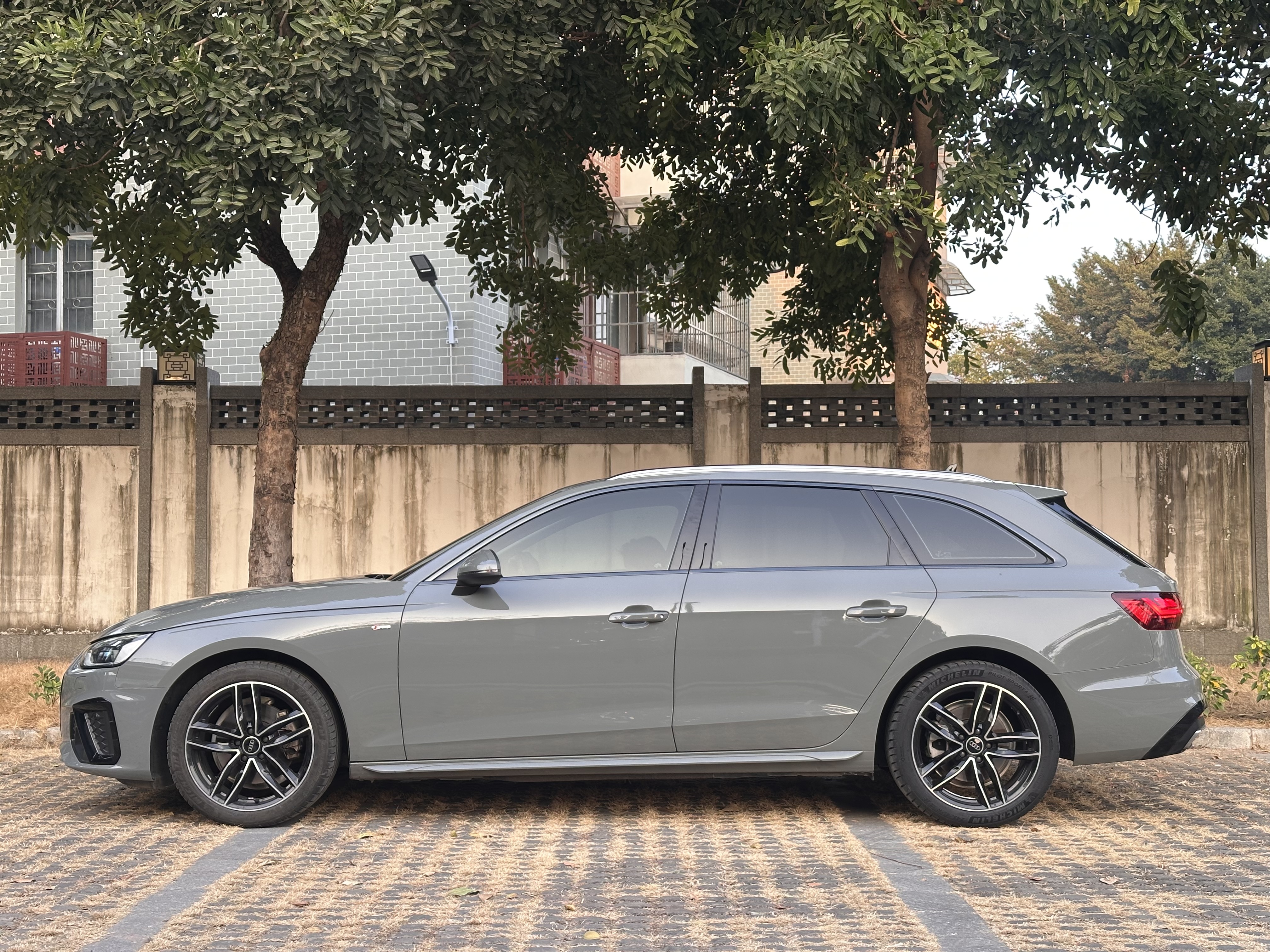 Audi A4 (Imported) 2021 #3 Audi A4 (Imported) 2021 car image #3