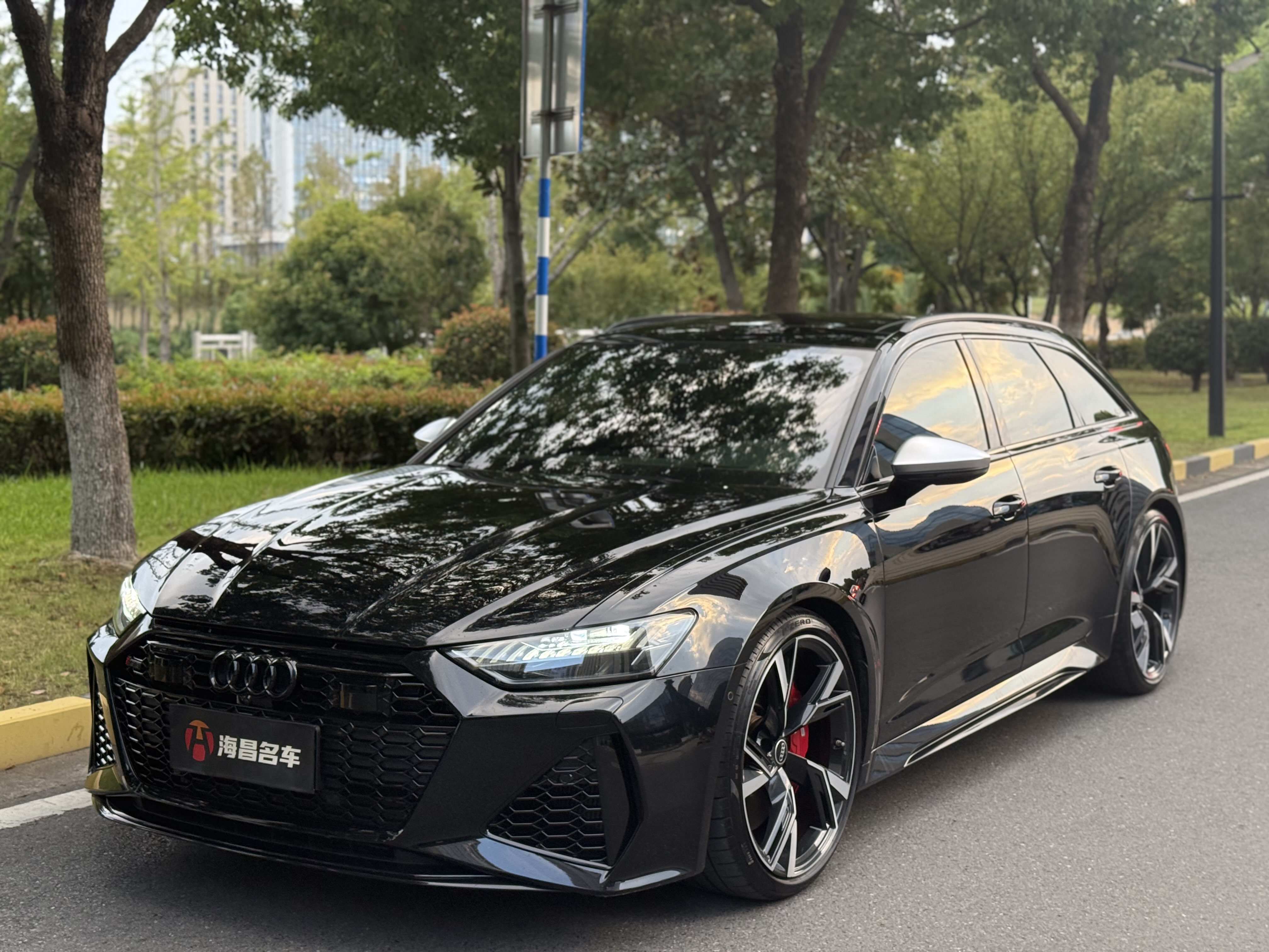 Audi RS 6 2021 car image #3