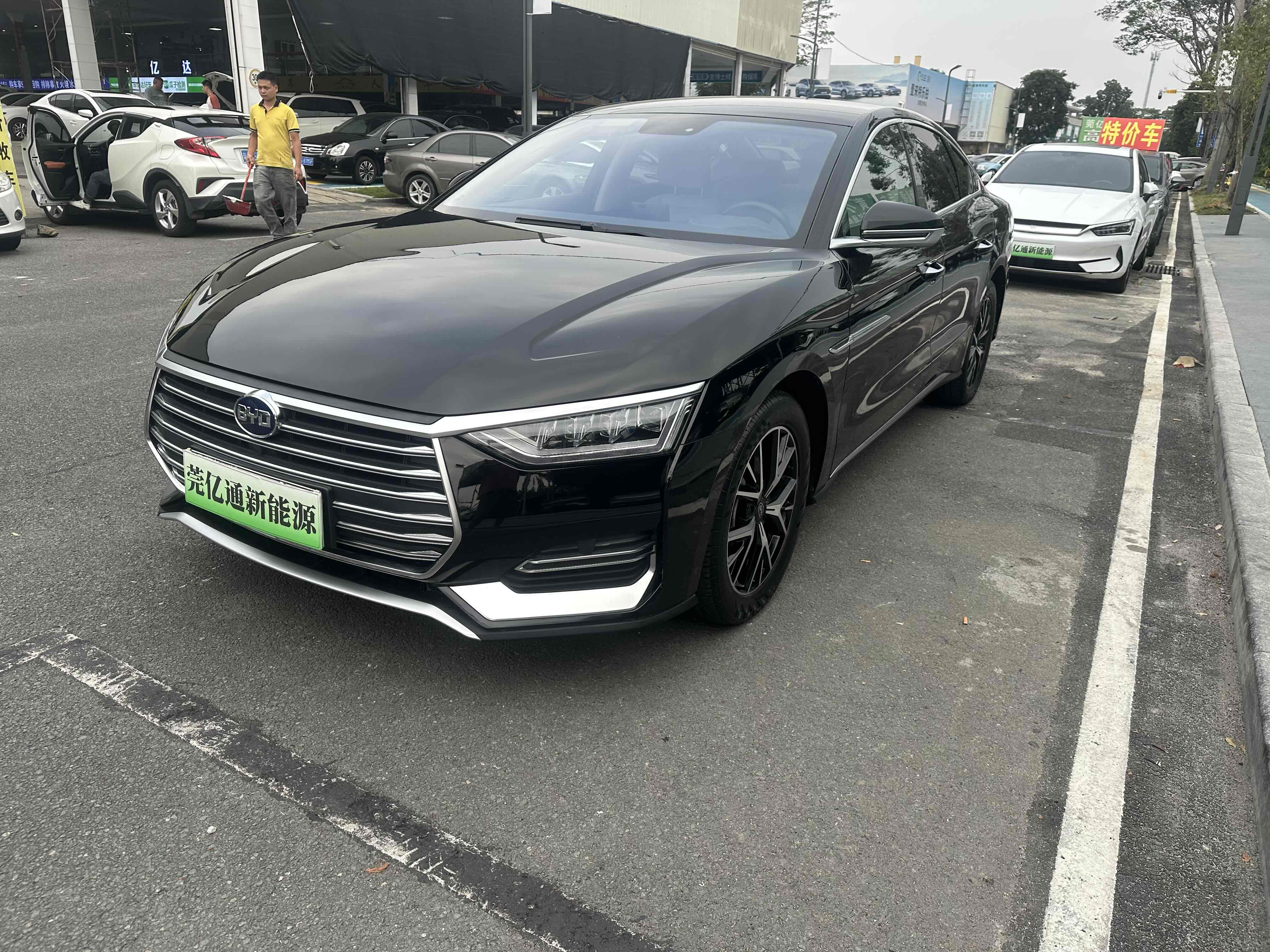 BYD e9 2021 car image #3