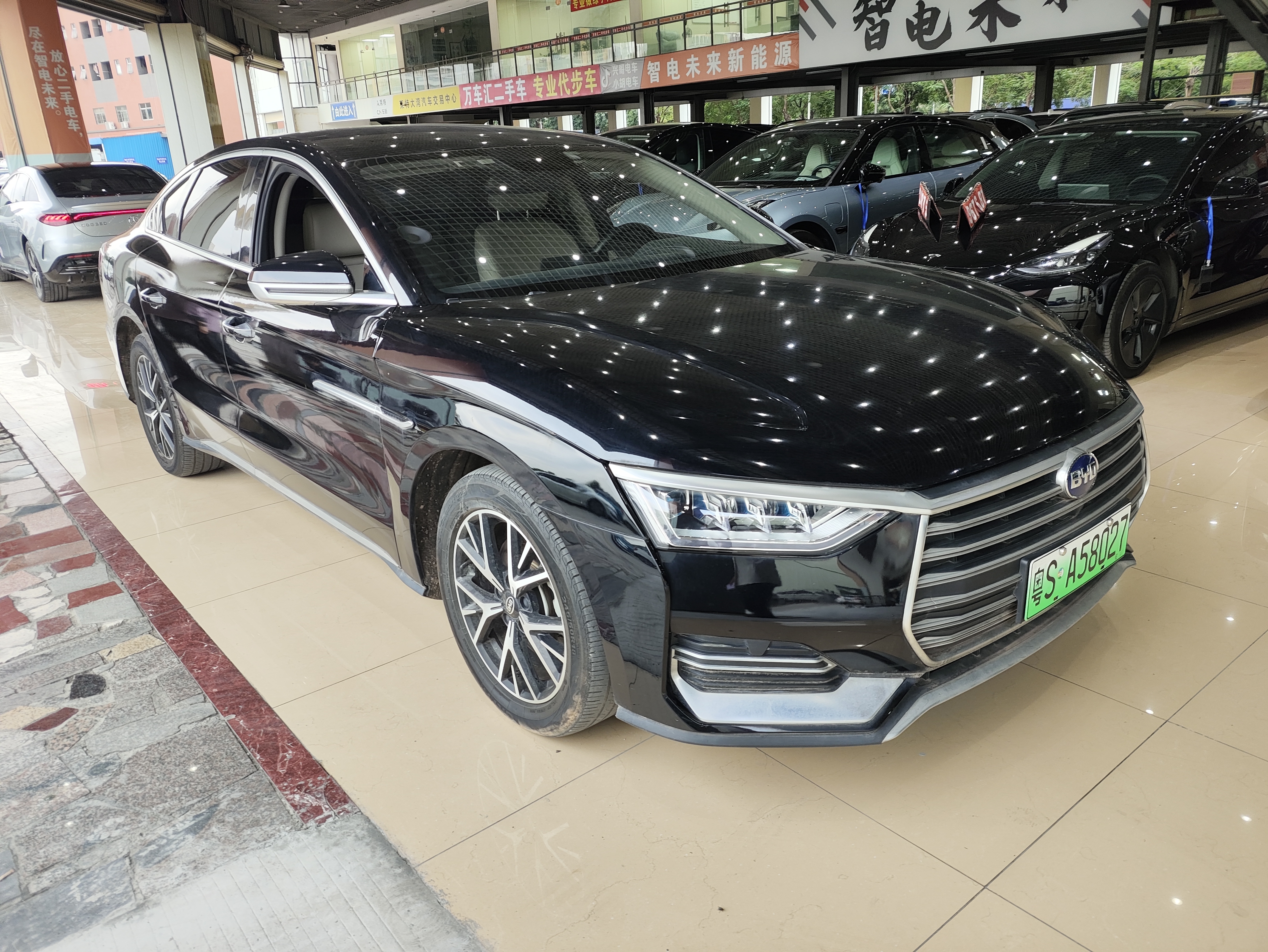 BYD e9 2021 car image #3