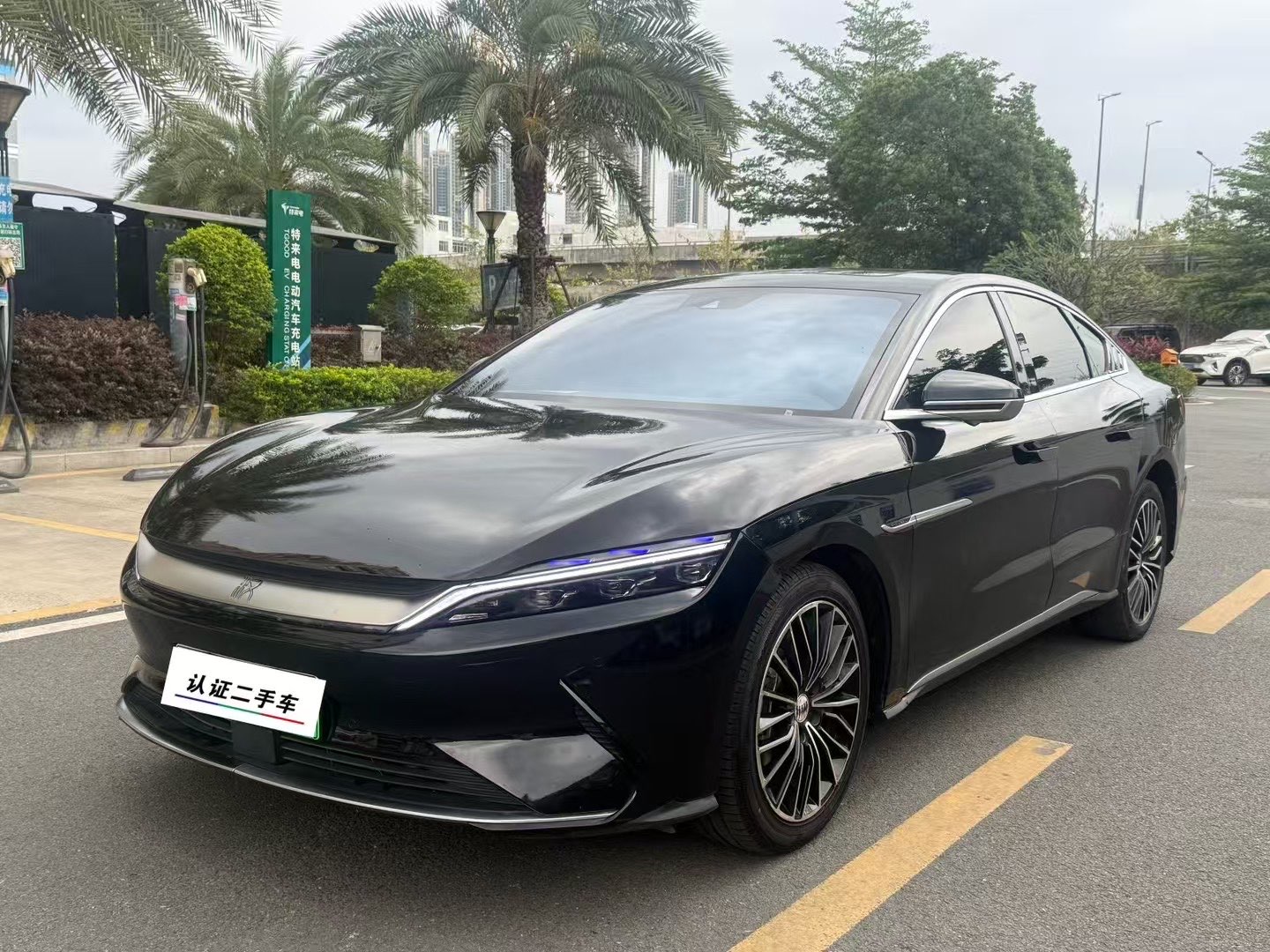 BYD e9 2023 #3 BYD e9 2023 immagine di auto #3