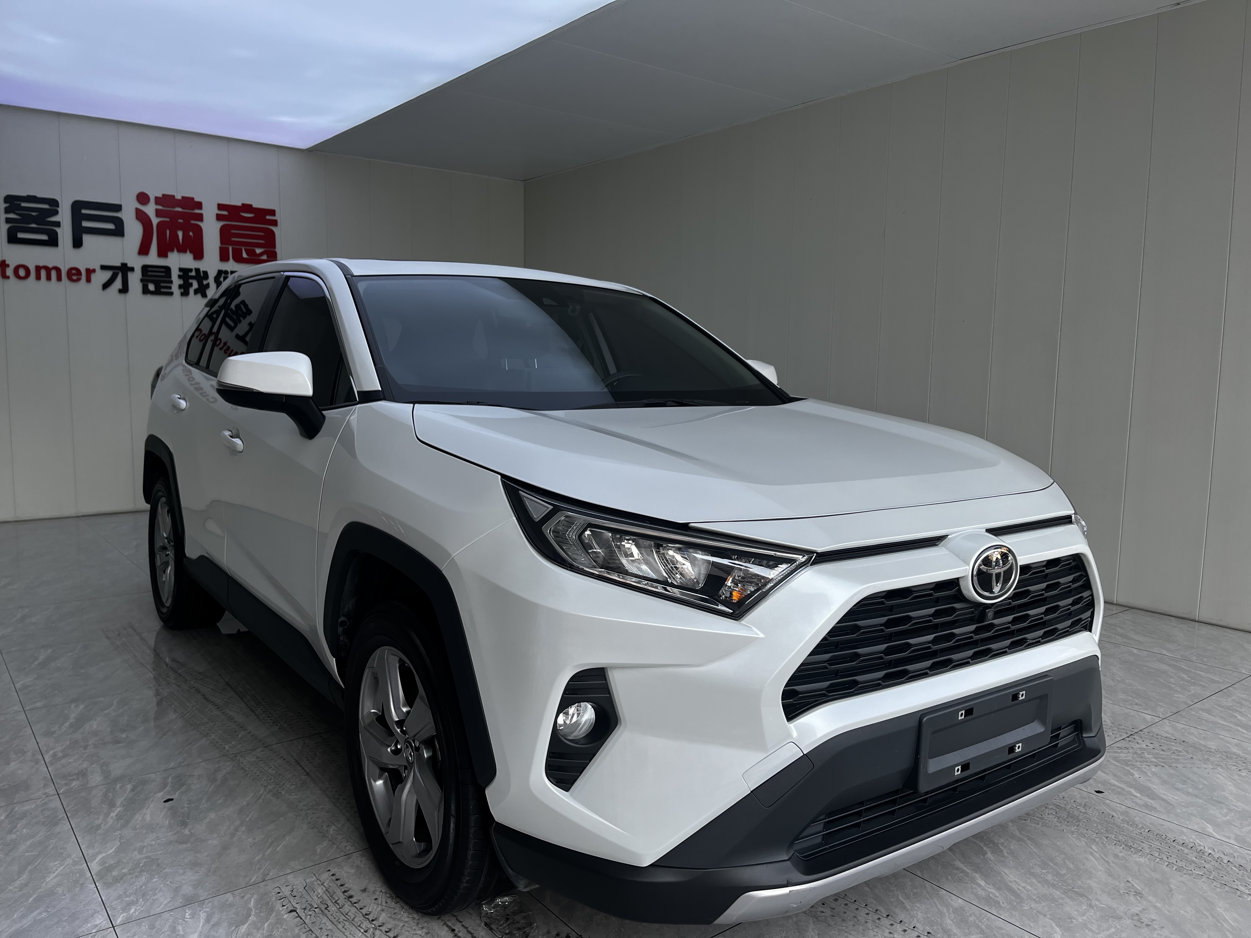 Toyota RAV4 2022 car image #3