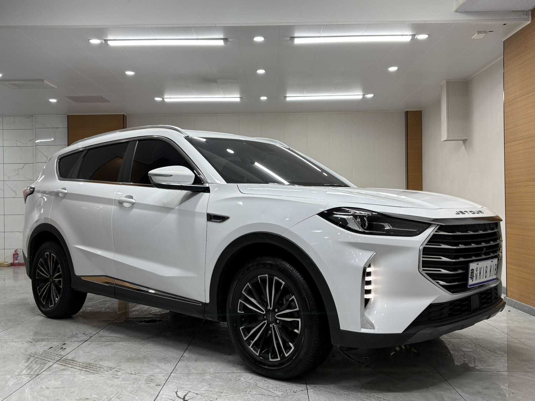 X70 PLUS 2022 car image #3