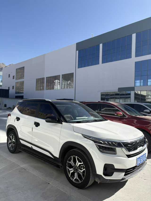 Kia Stonic 2022 изображение автомобиля #3