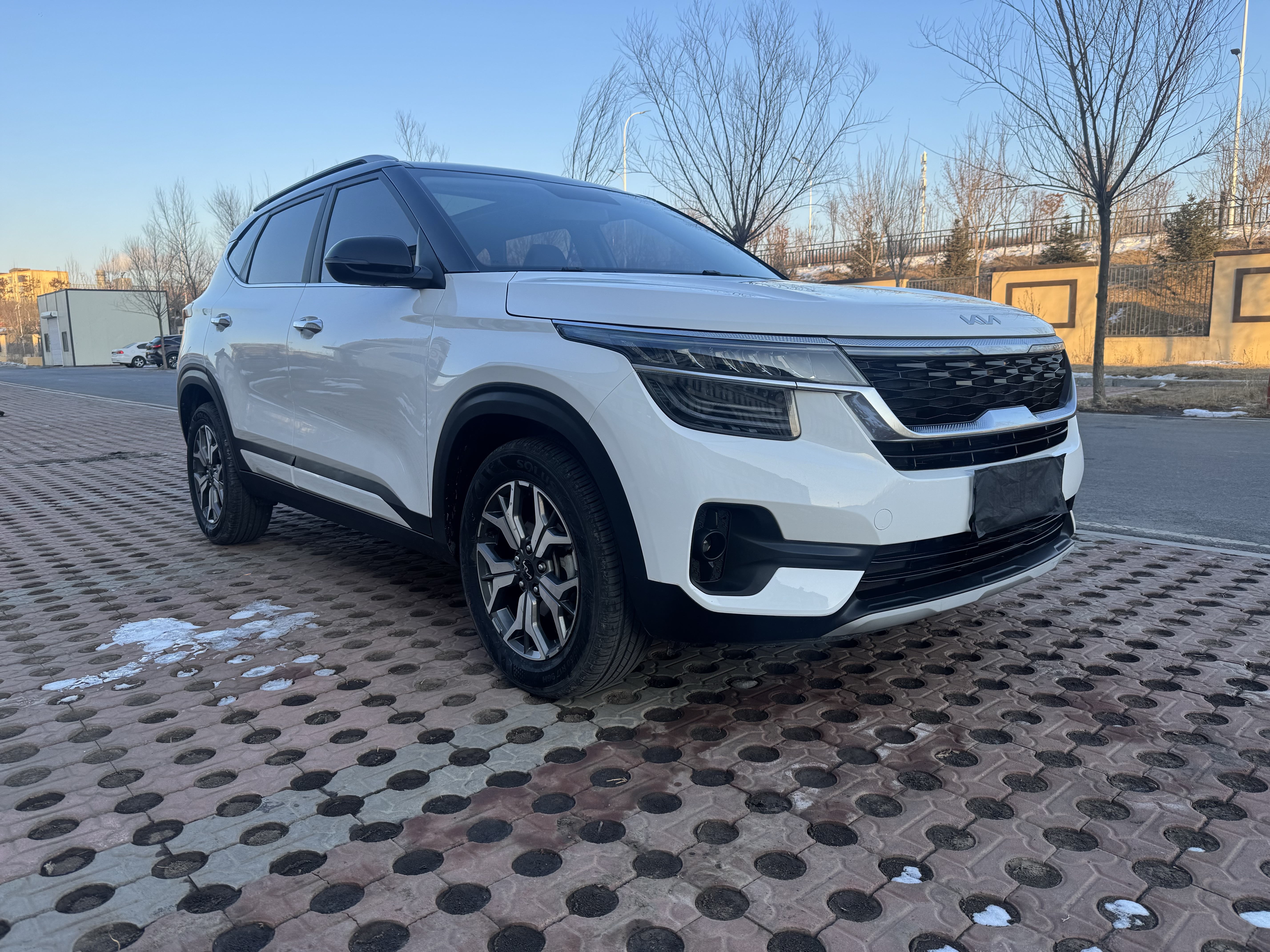 Kia Stonic 2022 изображение автомобиля #3