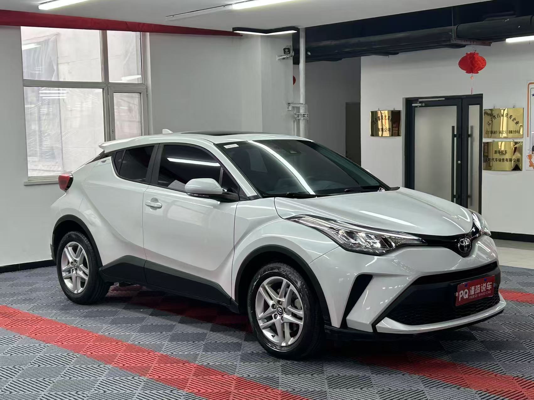 Toyota C-HR 2021 car image #3