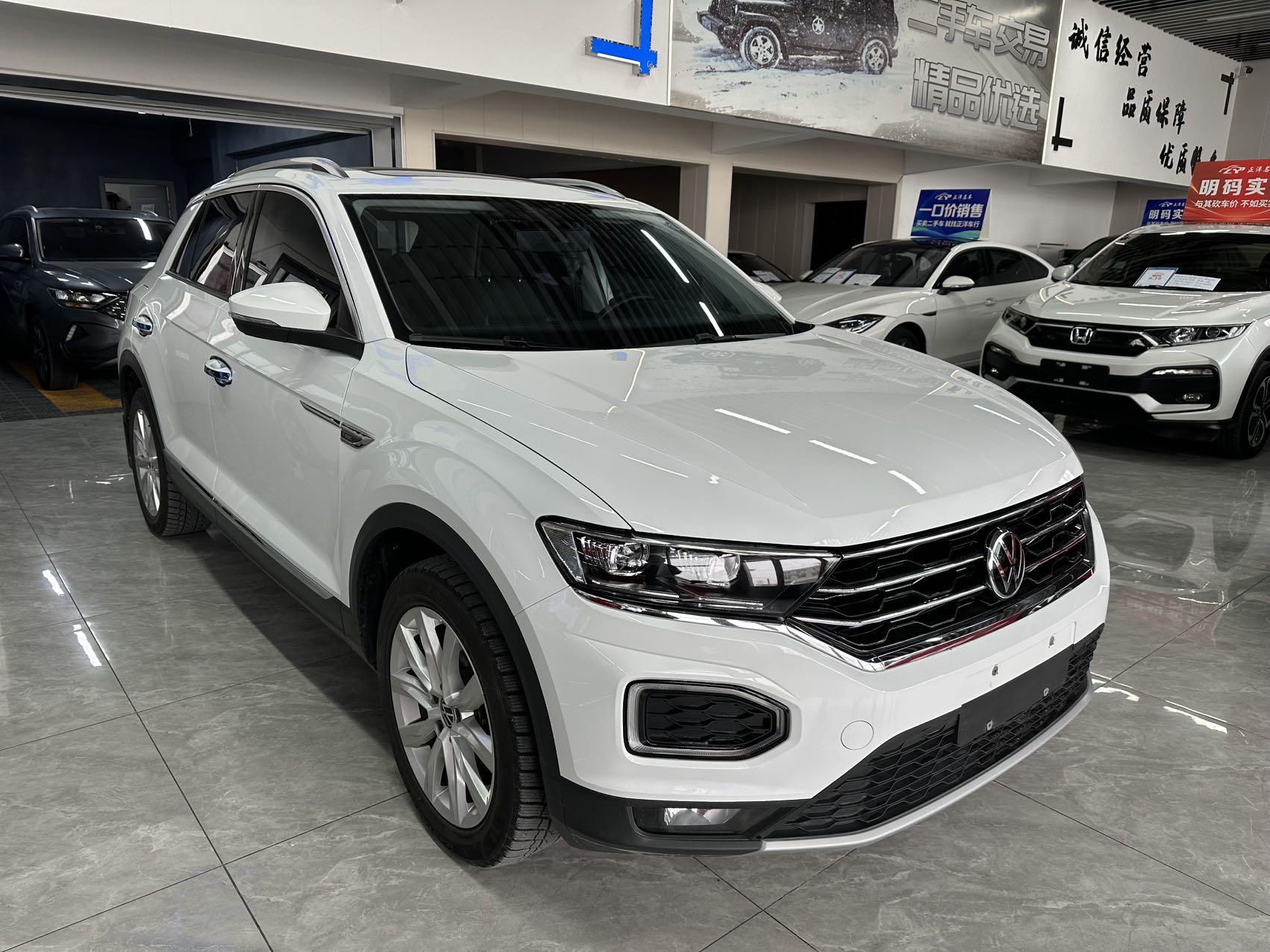 Volkswagen T-Roc 2022 car image #3