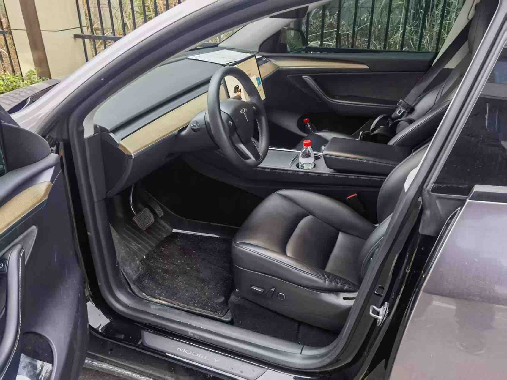 Tesla Model Y 2021 car image #3