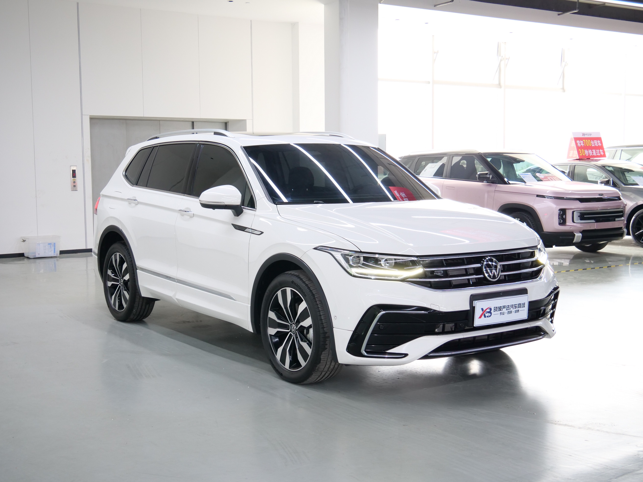 Volkswagen Tiguan L 2022 car image #3