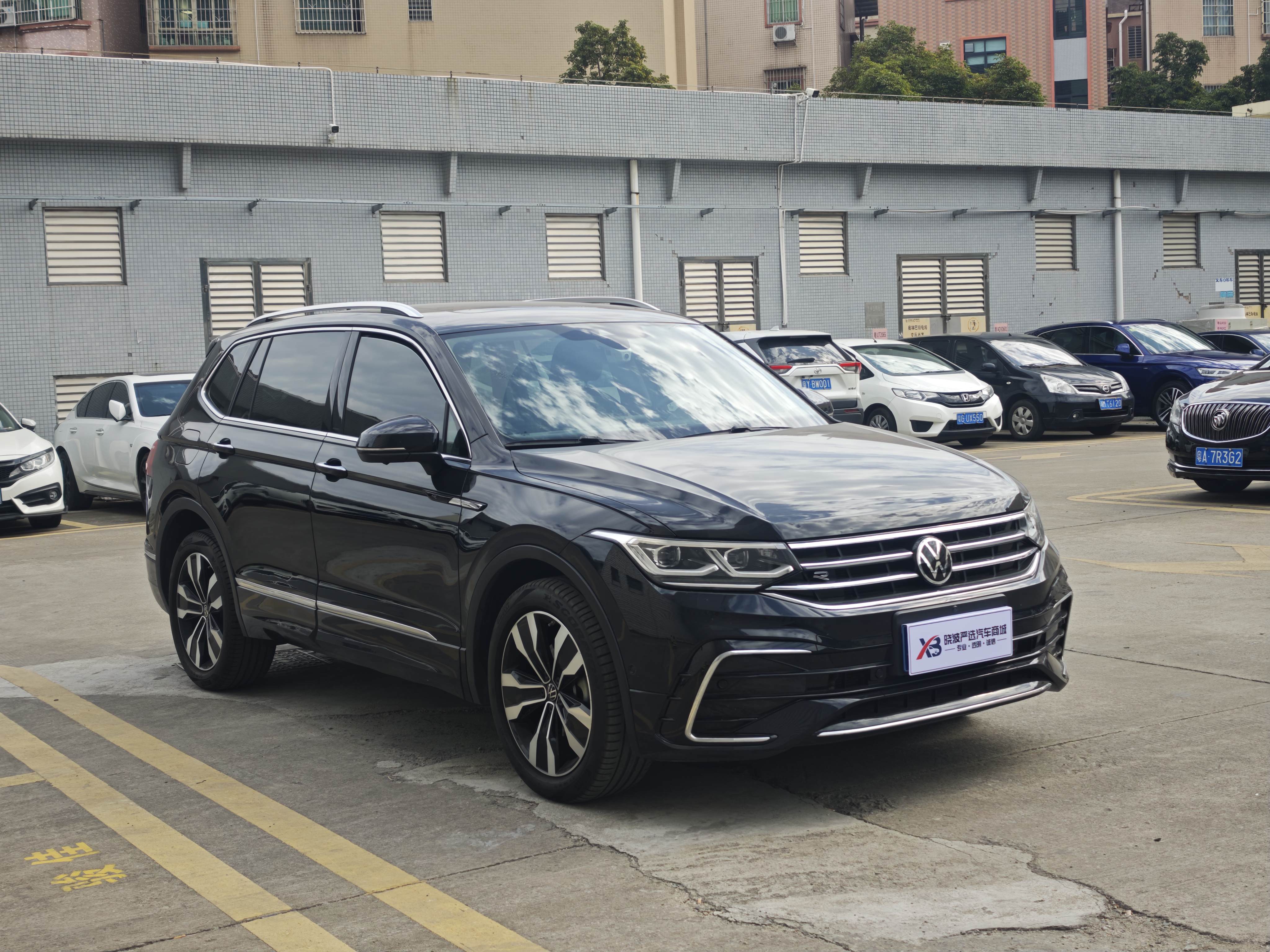 Volkswagen Tiguan L 2022 immagine di auto #3