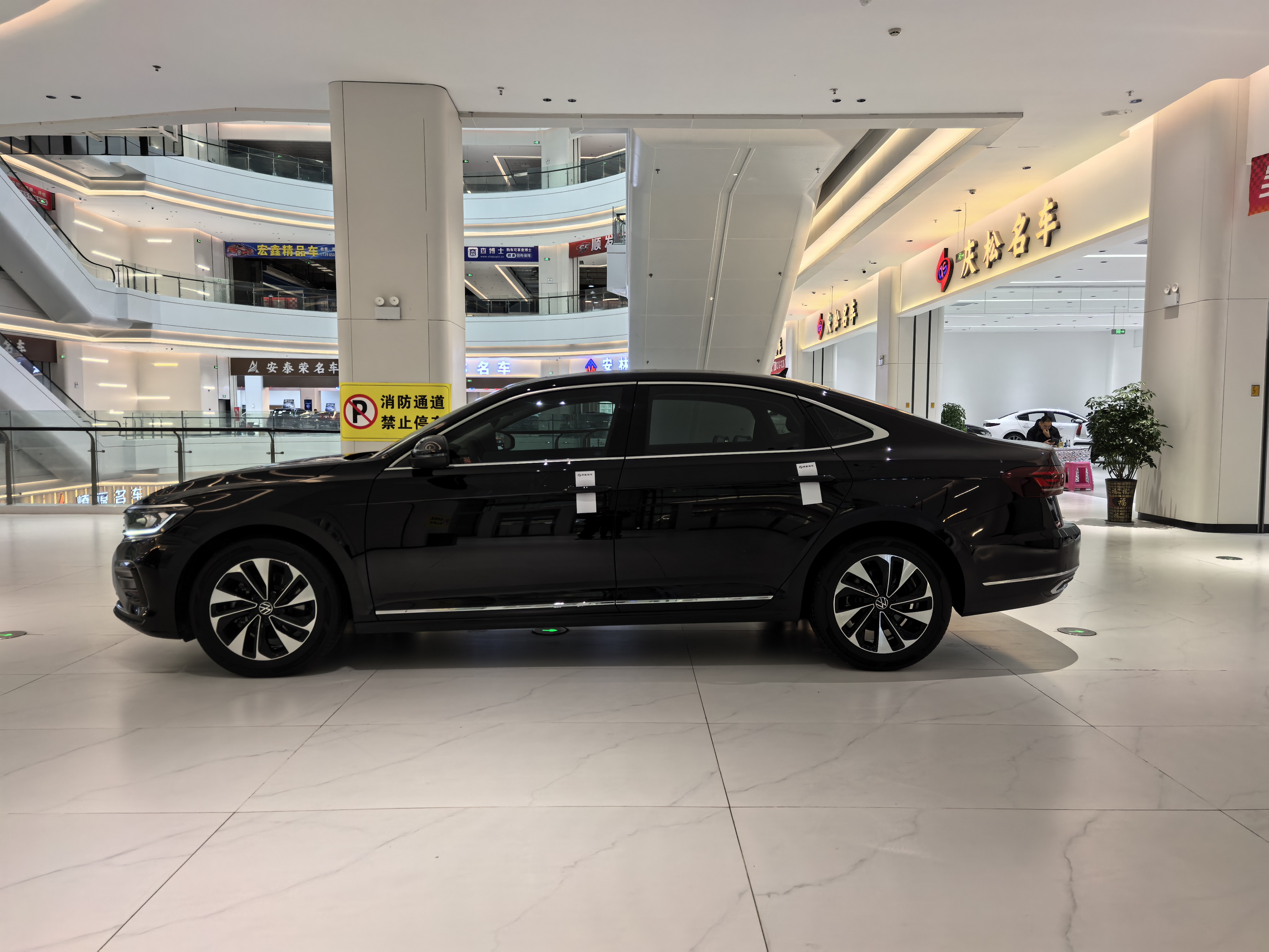 Volkswagen Passat 2021 car image #3